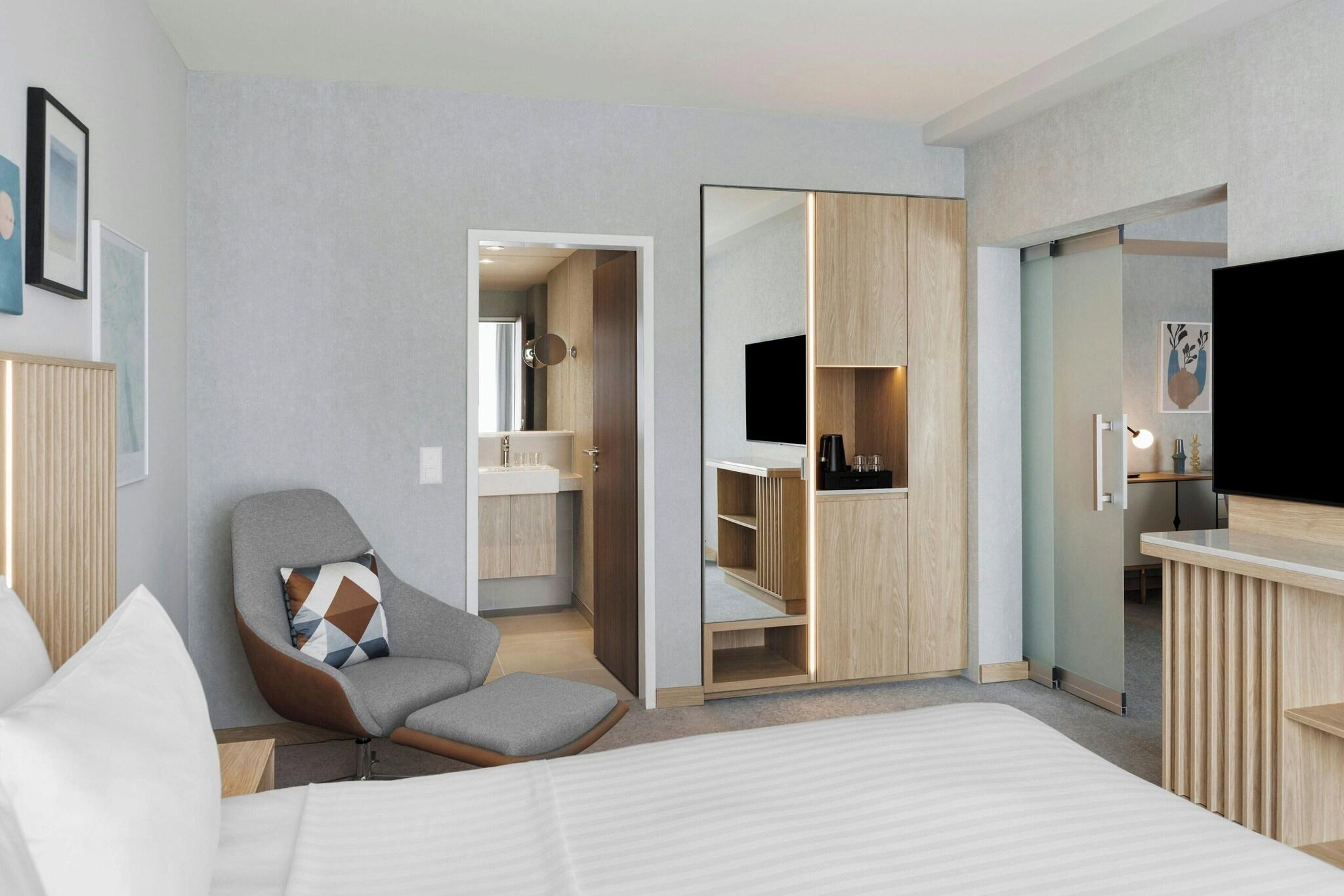 Junior Suite King Bed One Bedroom 