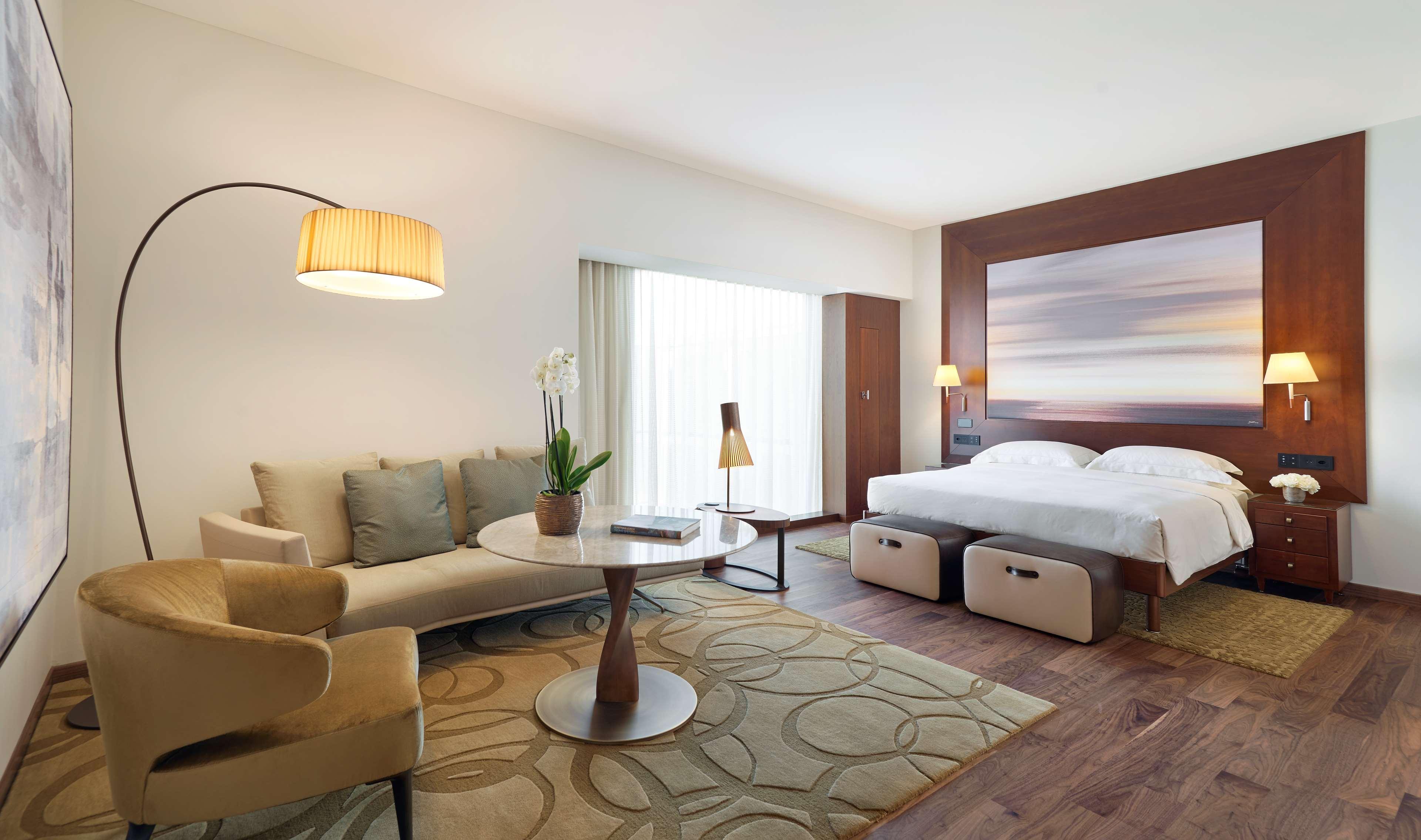 Double Deluxe King Bed