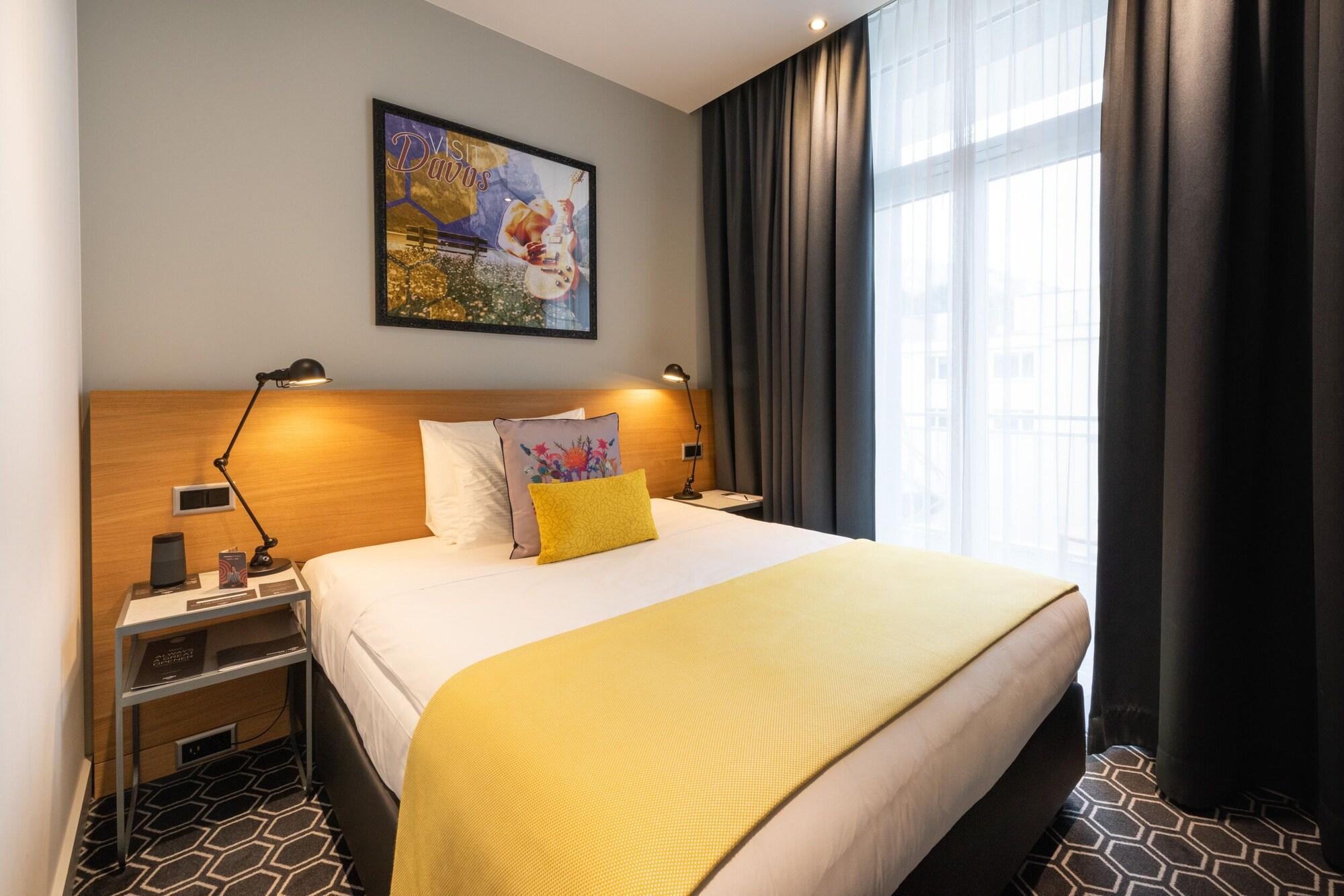 Double Deluxe Queen Bed