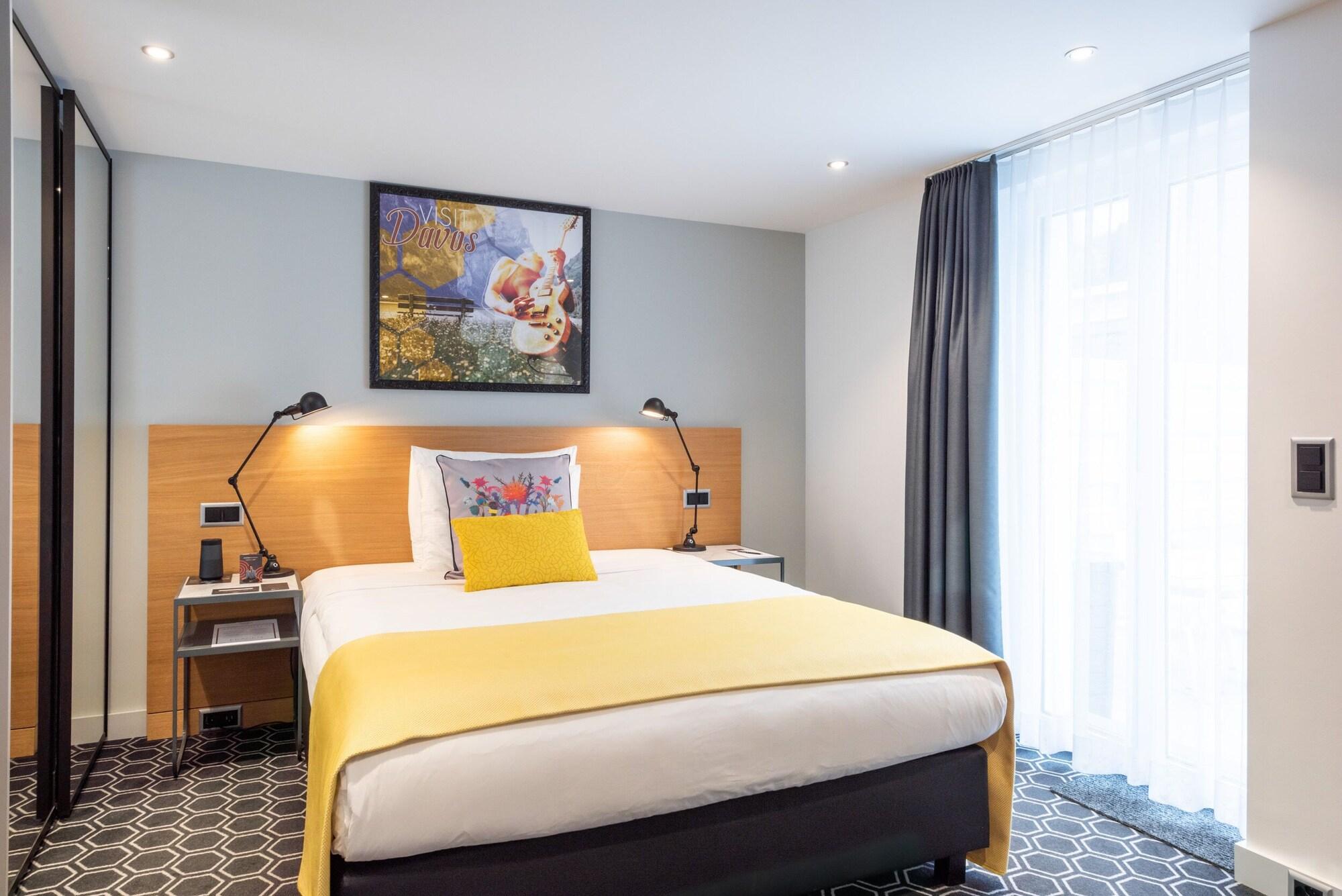 Double Deluxe Queen Bed