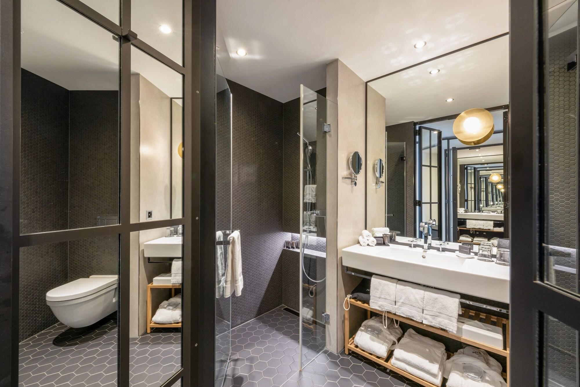 Double Deluxe King Bed