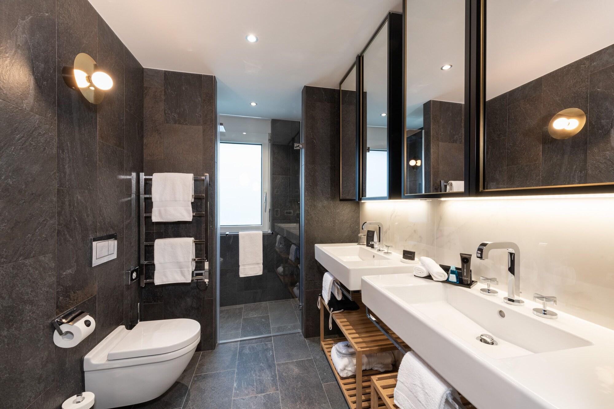 Studio King Size Bed