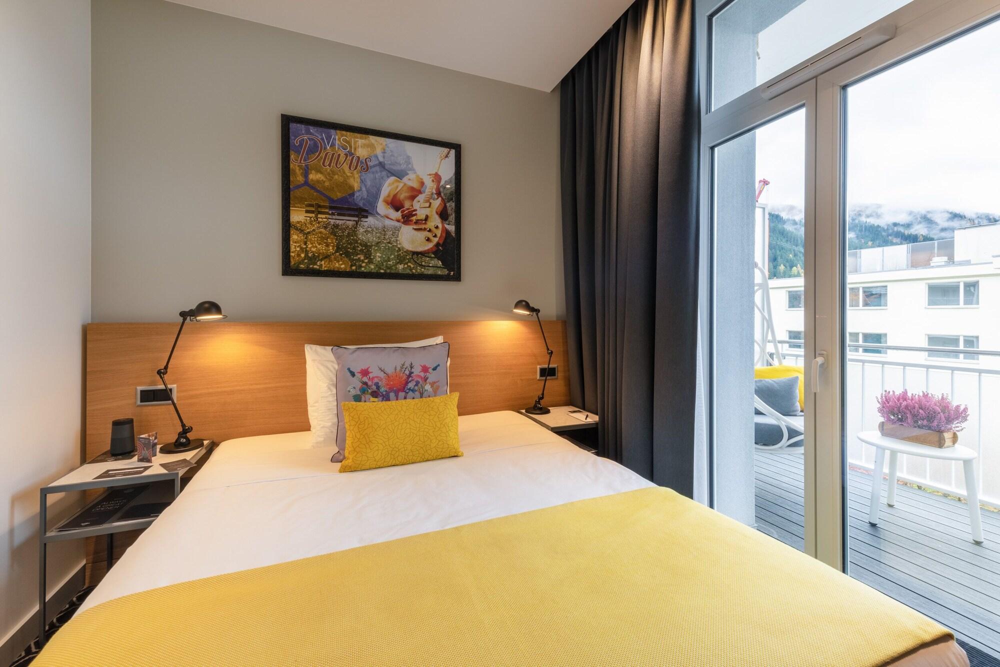 Double Deluxe Queen Bed