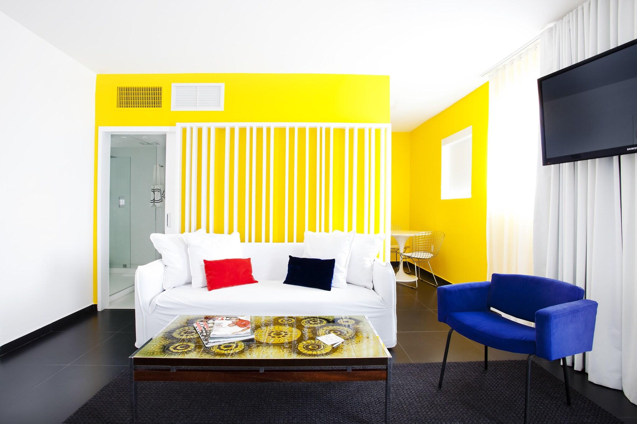 Studio Queen Size Bed