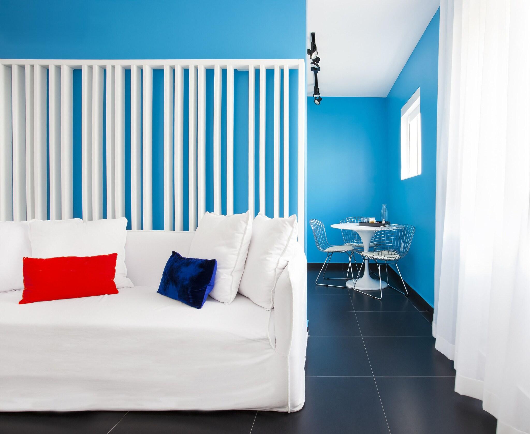 Studio Queen Size Bed