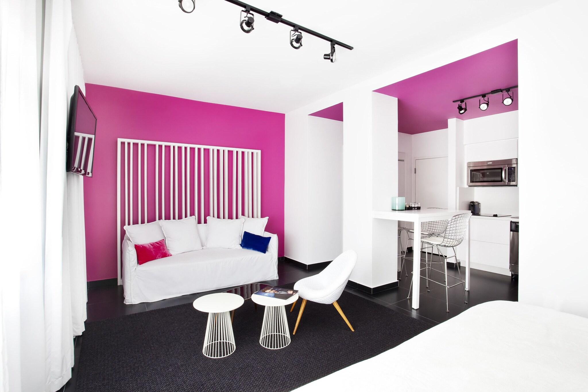 Studio Queen Size Bed