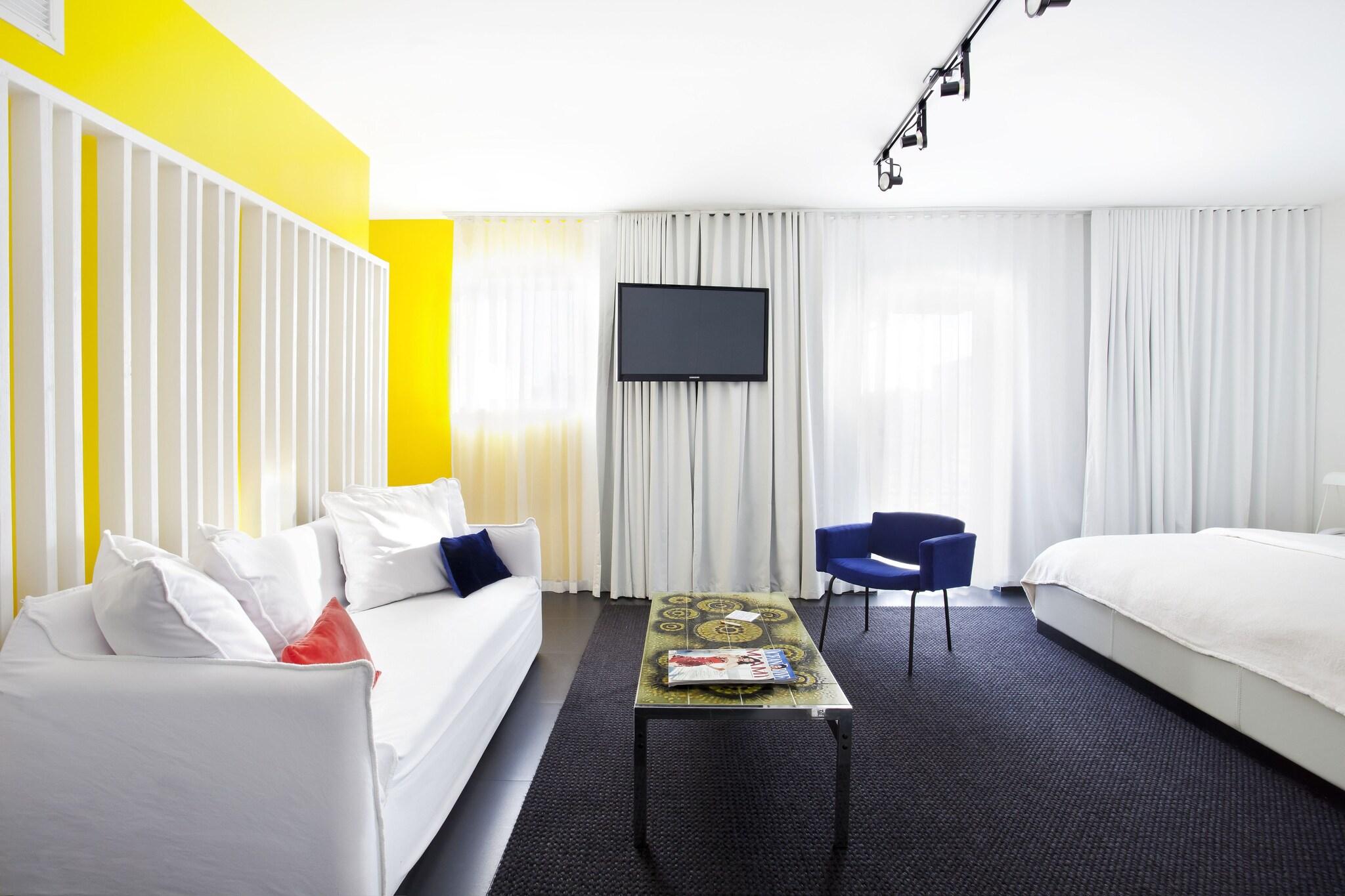 Studio King Size Bed