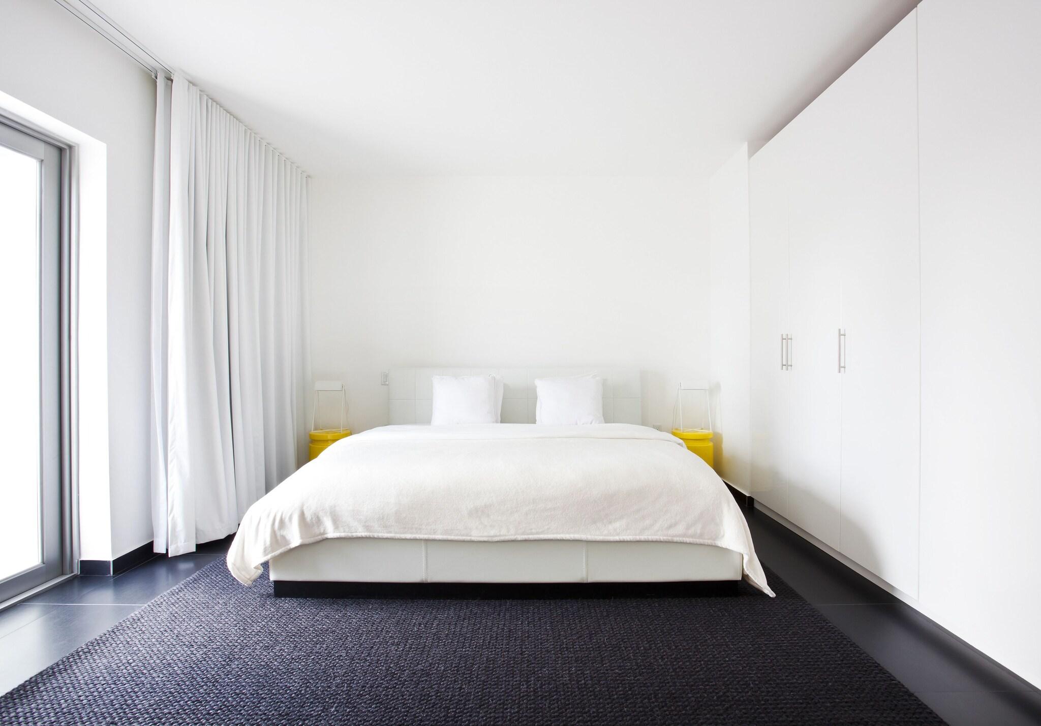 Studio King Size Bed