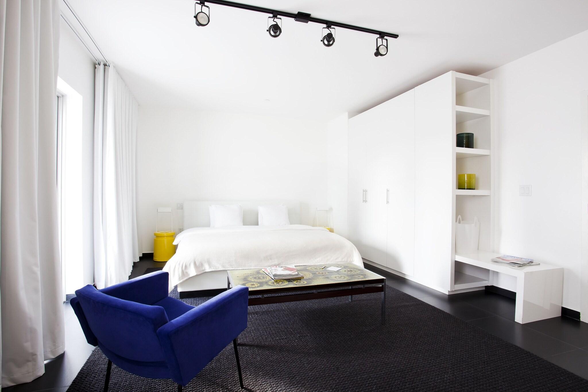 Studio King Size Bed