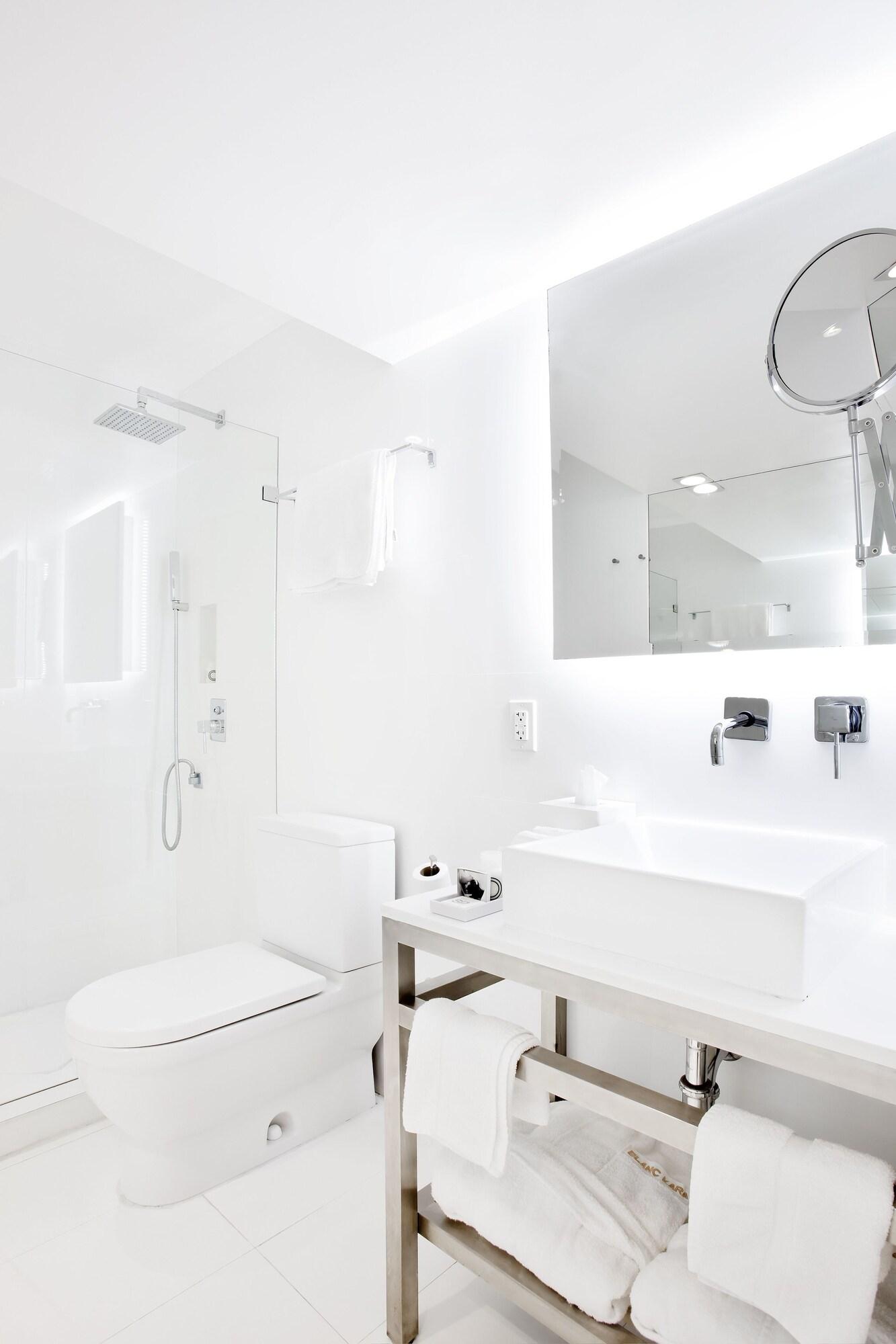 Studio Queen Size Bed