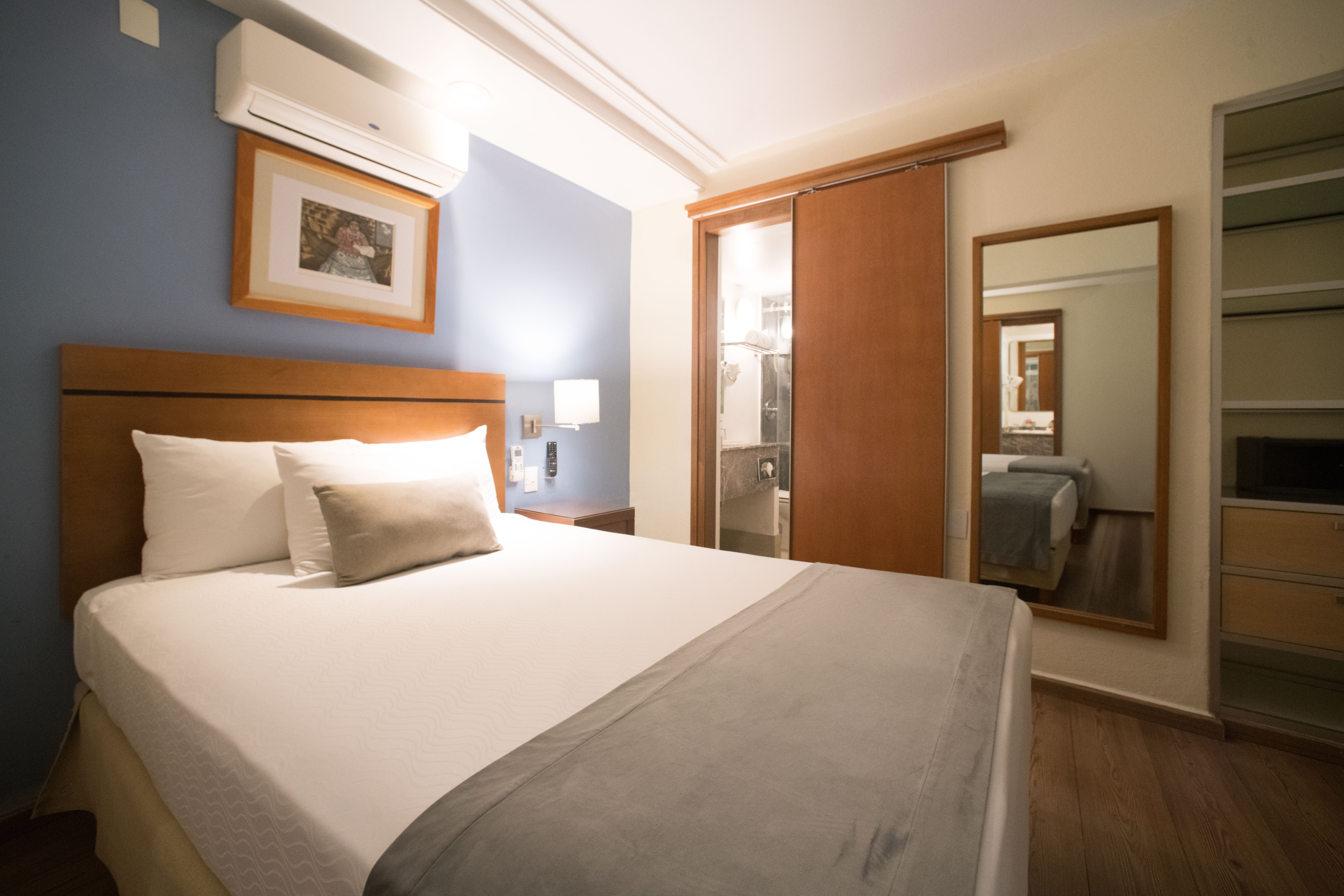 Twin One Bedroom Two Bathrooms