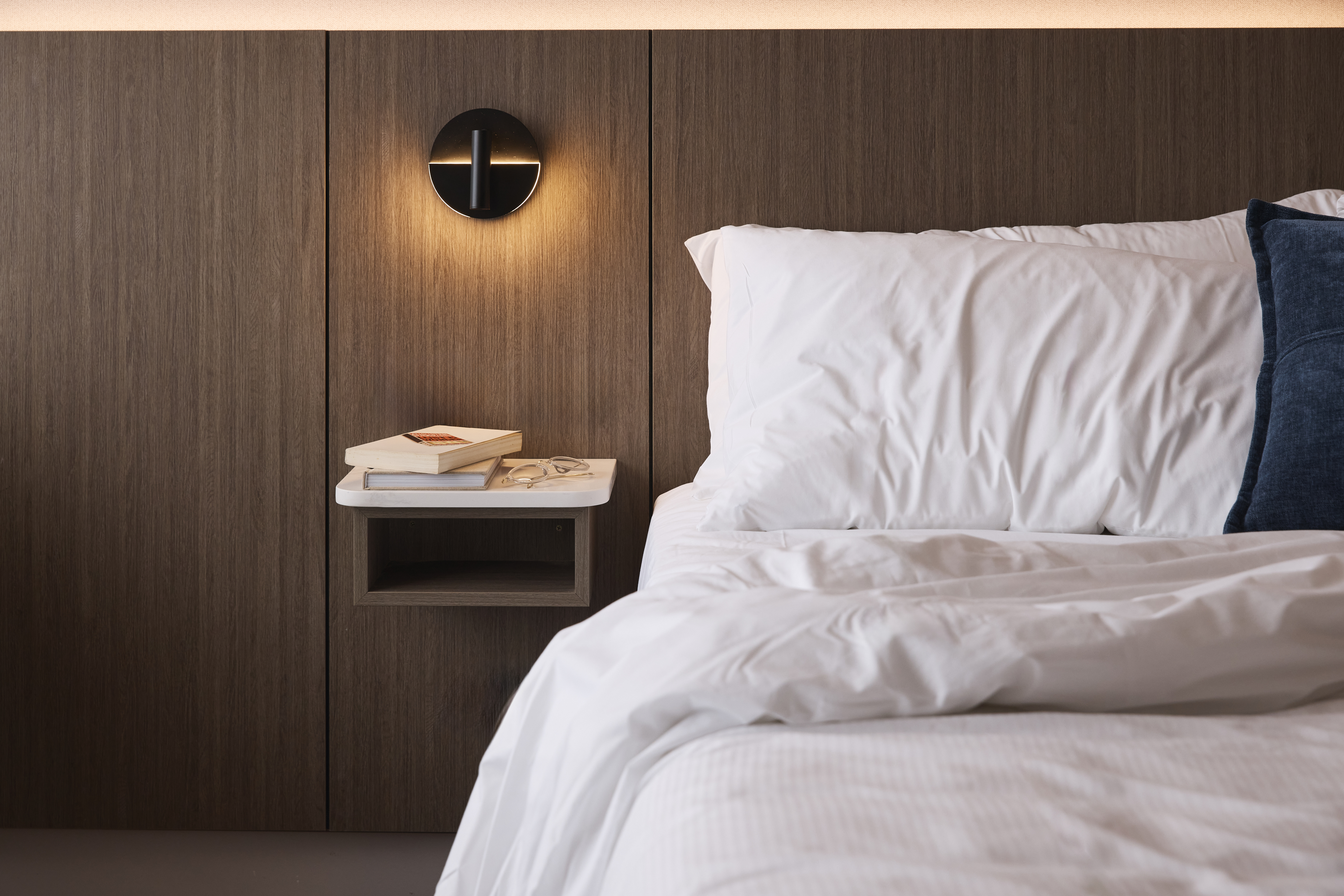 Double Executive Queen Bed