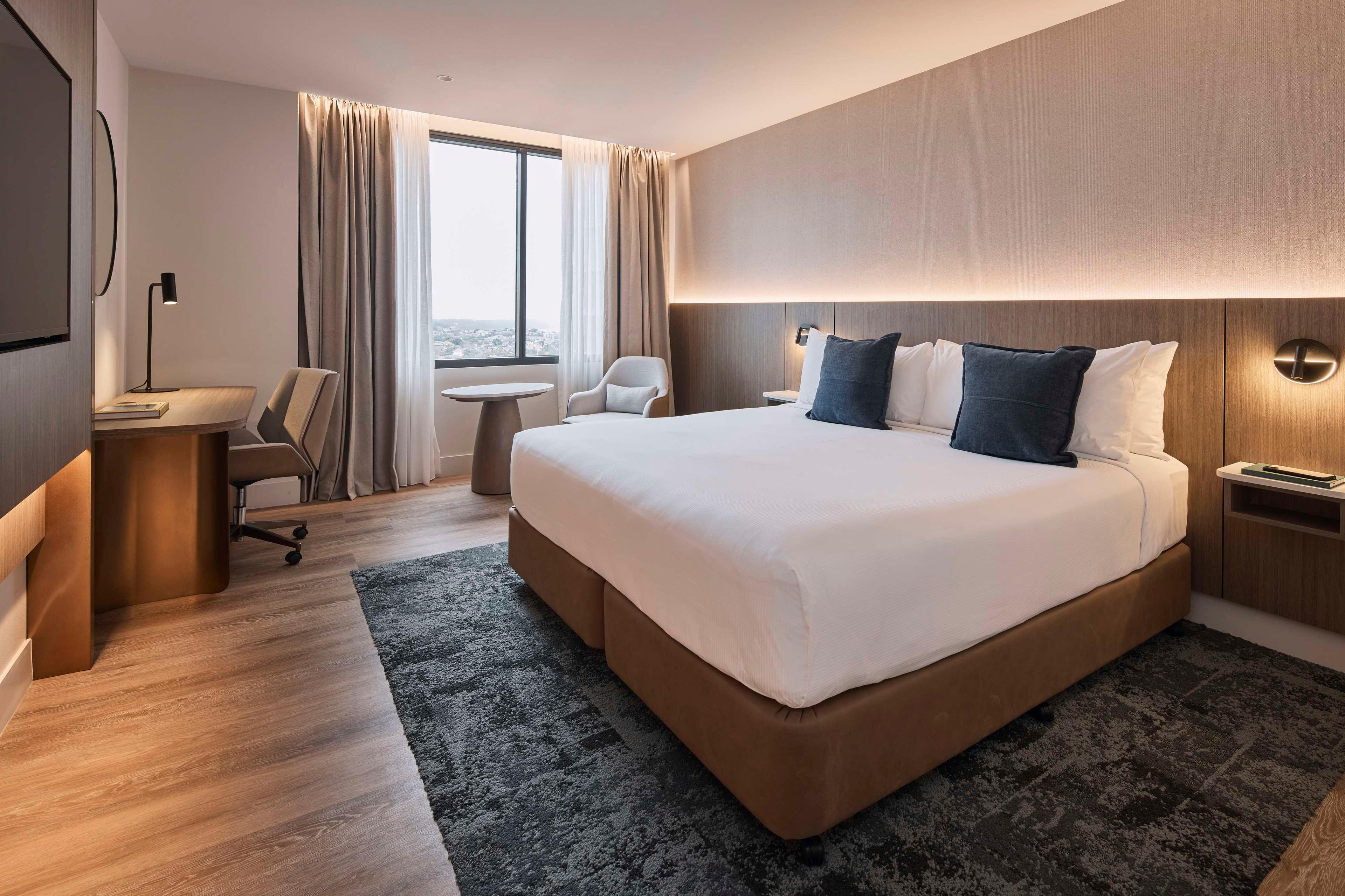 Double Executive Queen Bed