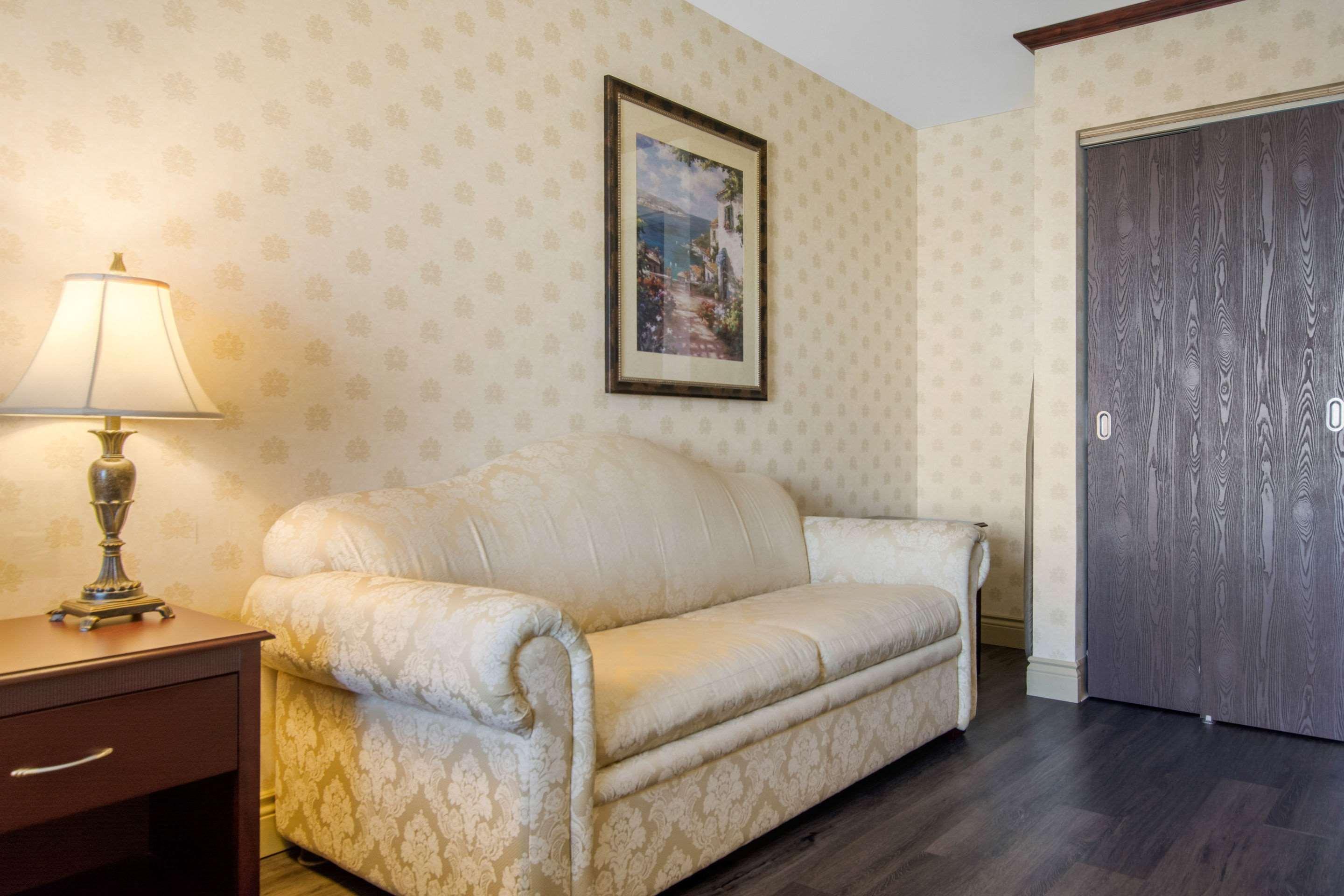 Double Queen Bed Non Smoking