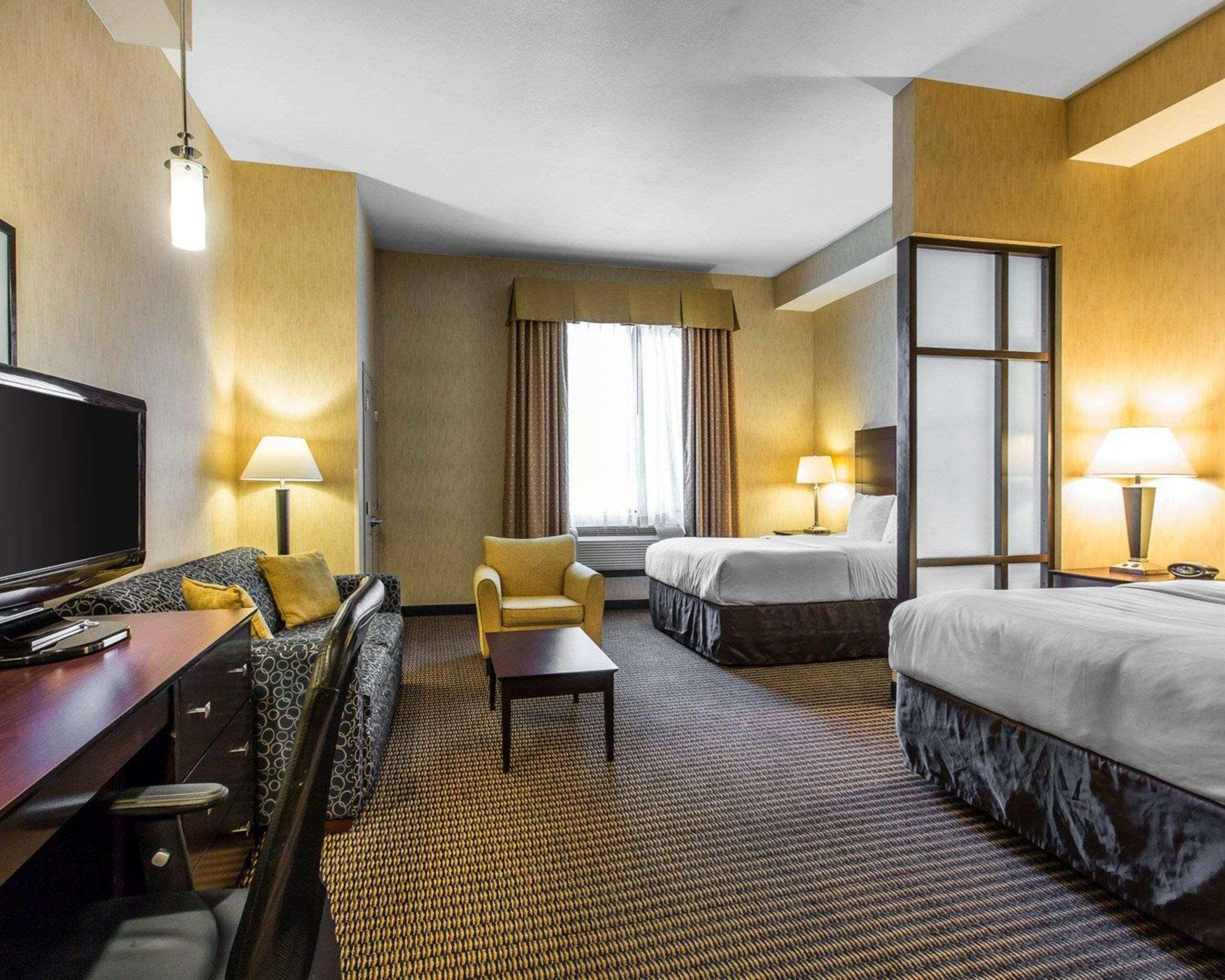 Suite Two Queen Beds Non Smoking