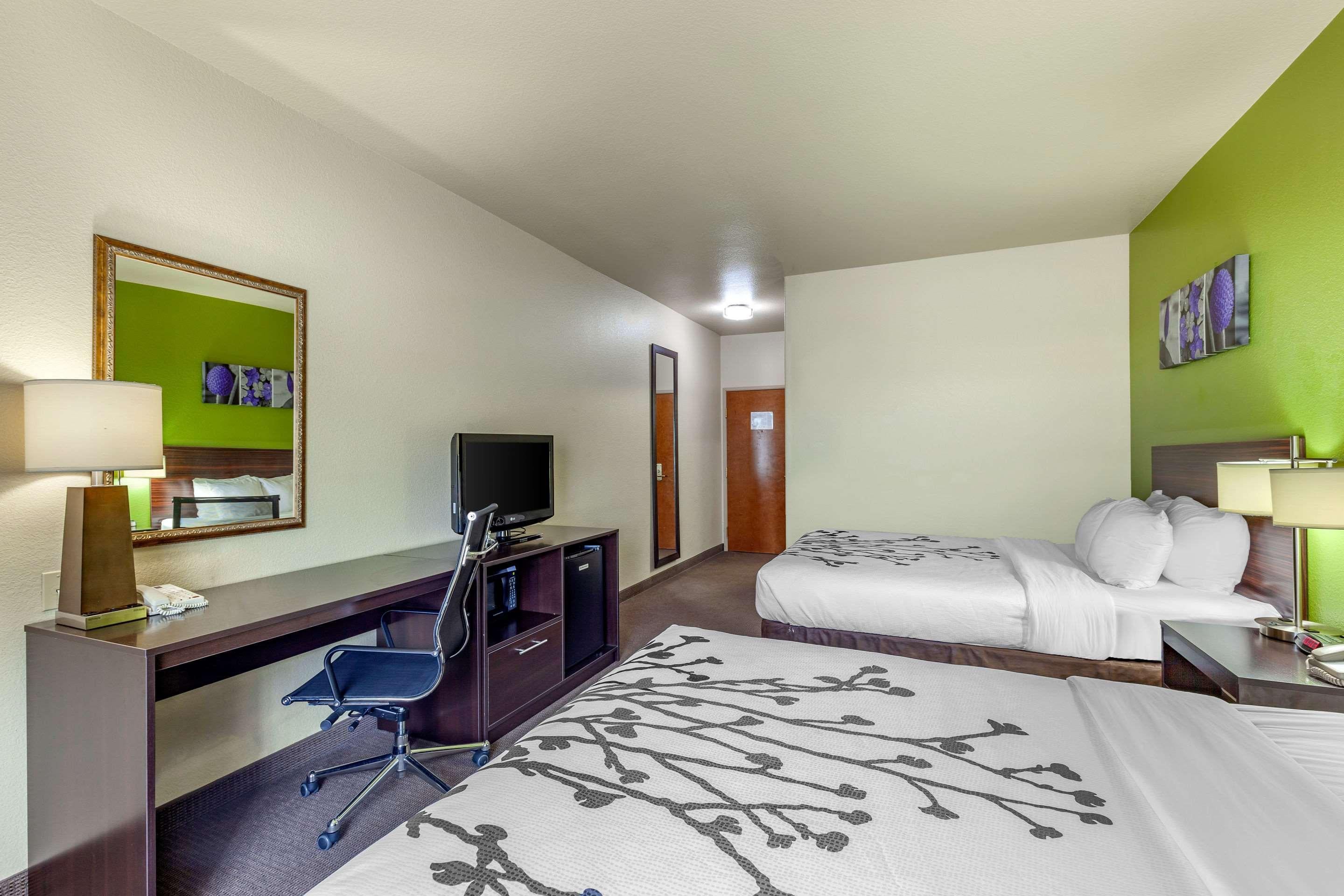 Double Two Queen Beds Non Smoking