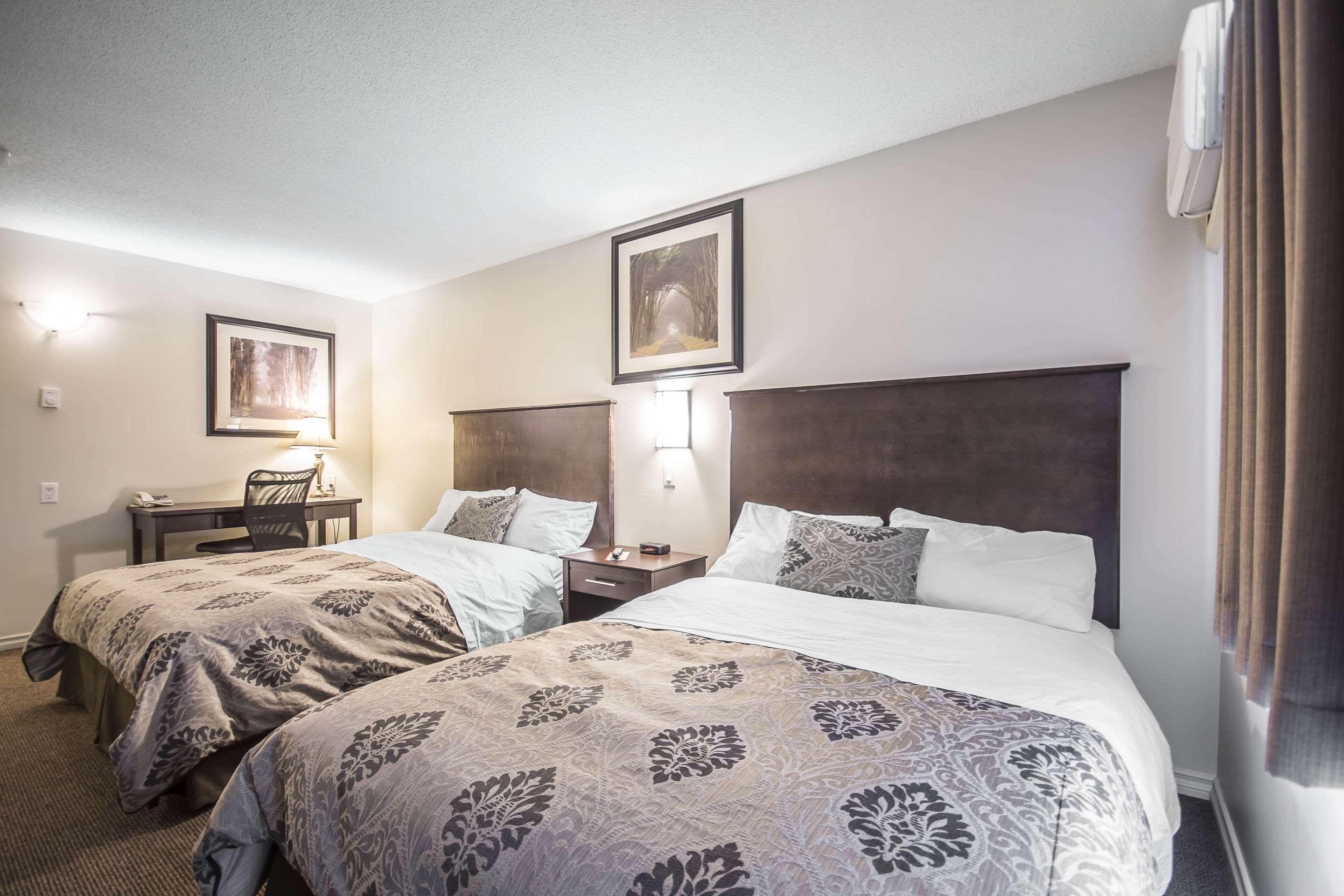 Double Two Queen Beds Non Smoking