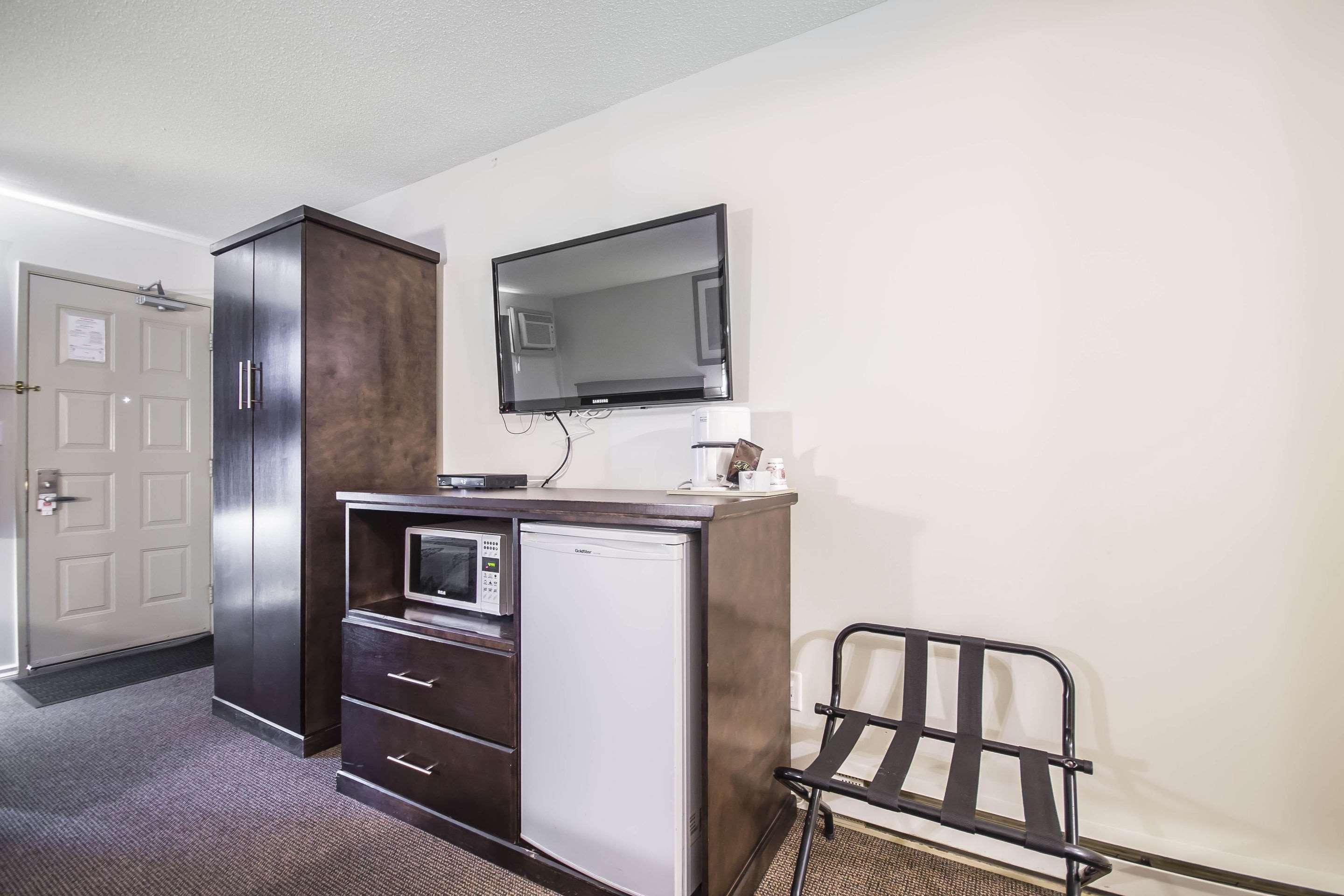 Double Two Queen Beds Non Smoking