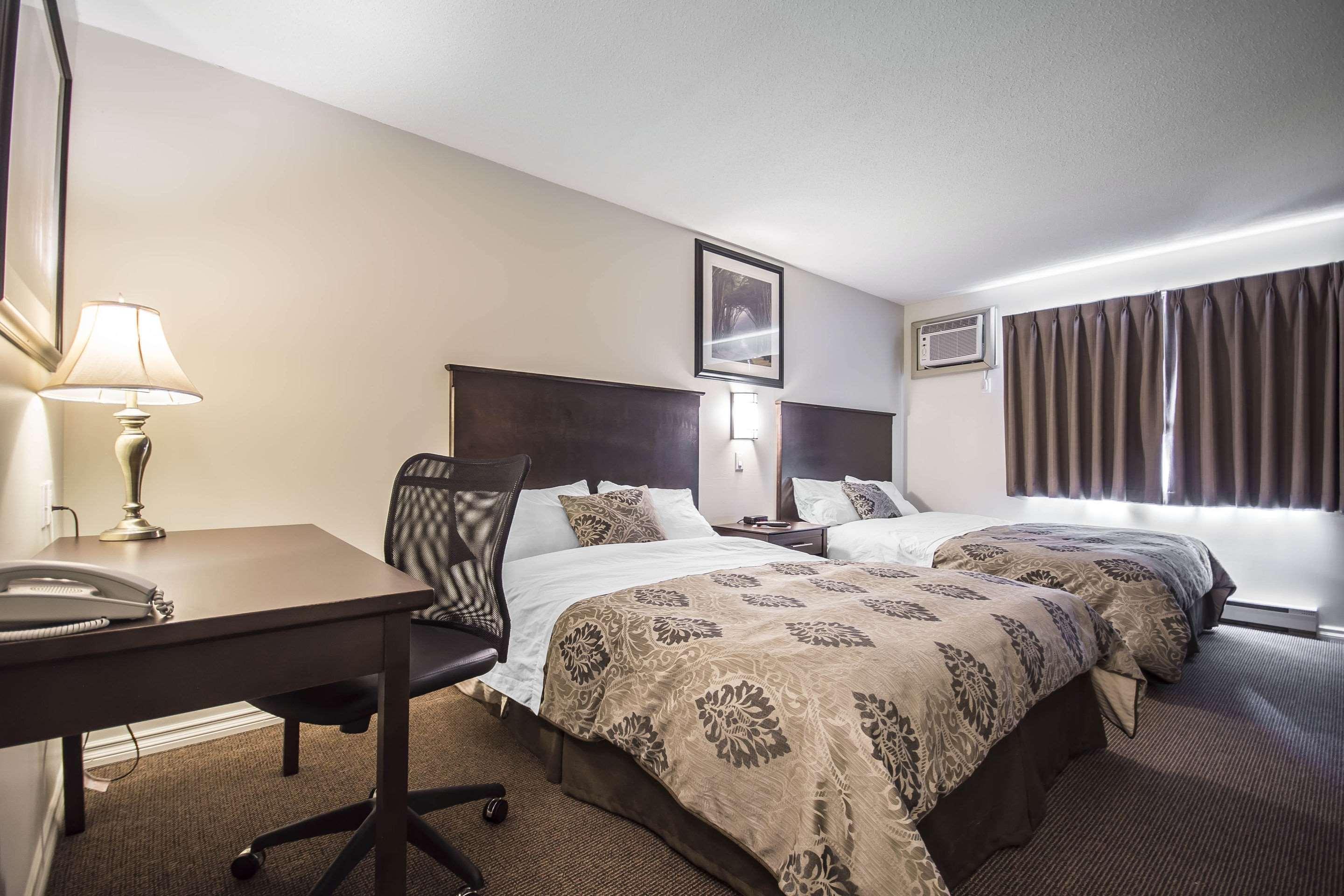 Double Two Queen Beds Non Smoking