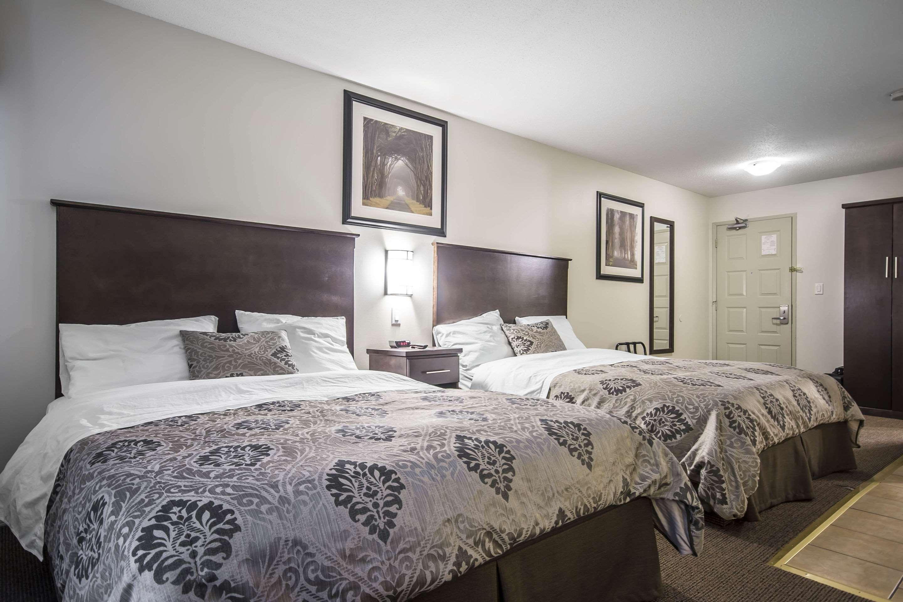 Double Two Queen Beds Non Smoking