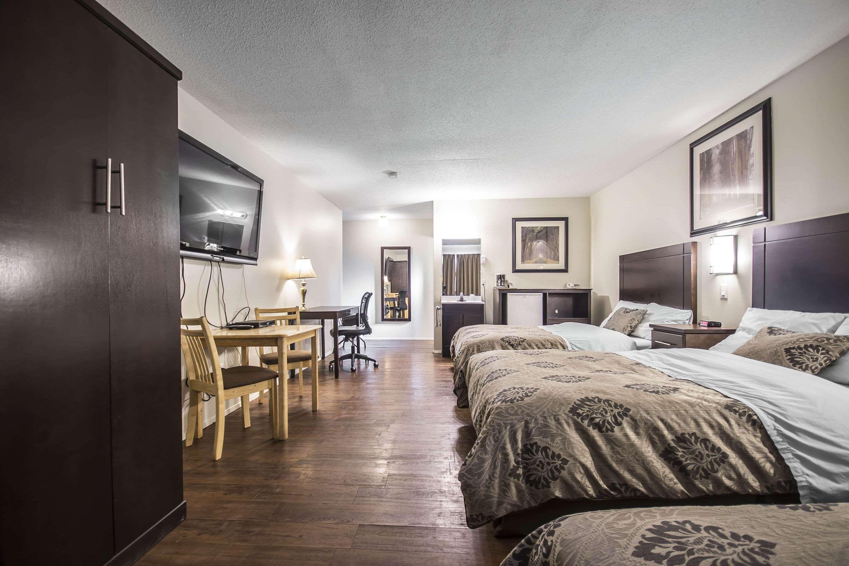 Suite Two Queen Beds Non Smoking