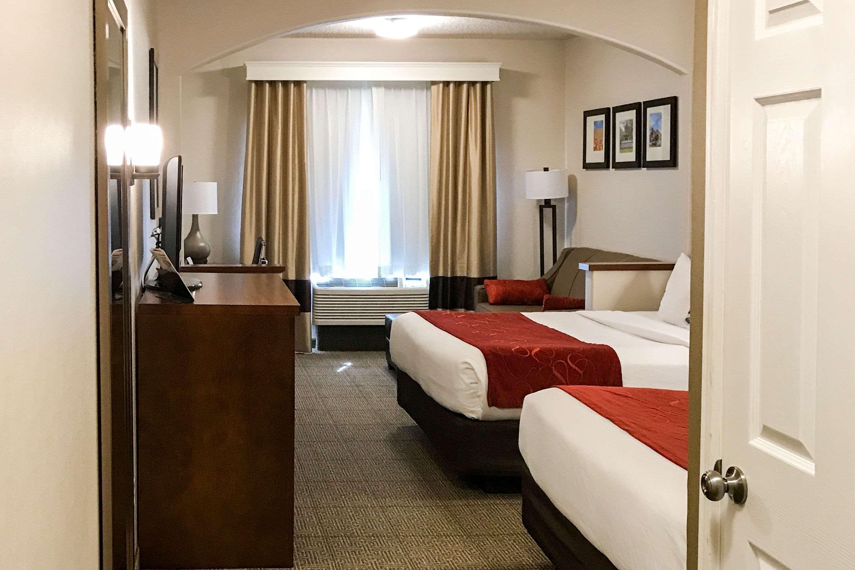 Suite Two Queen Beds Non Smoking