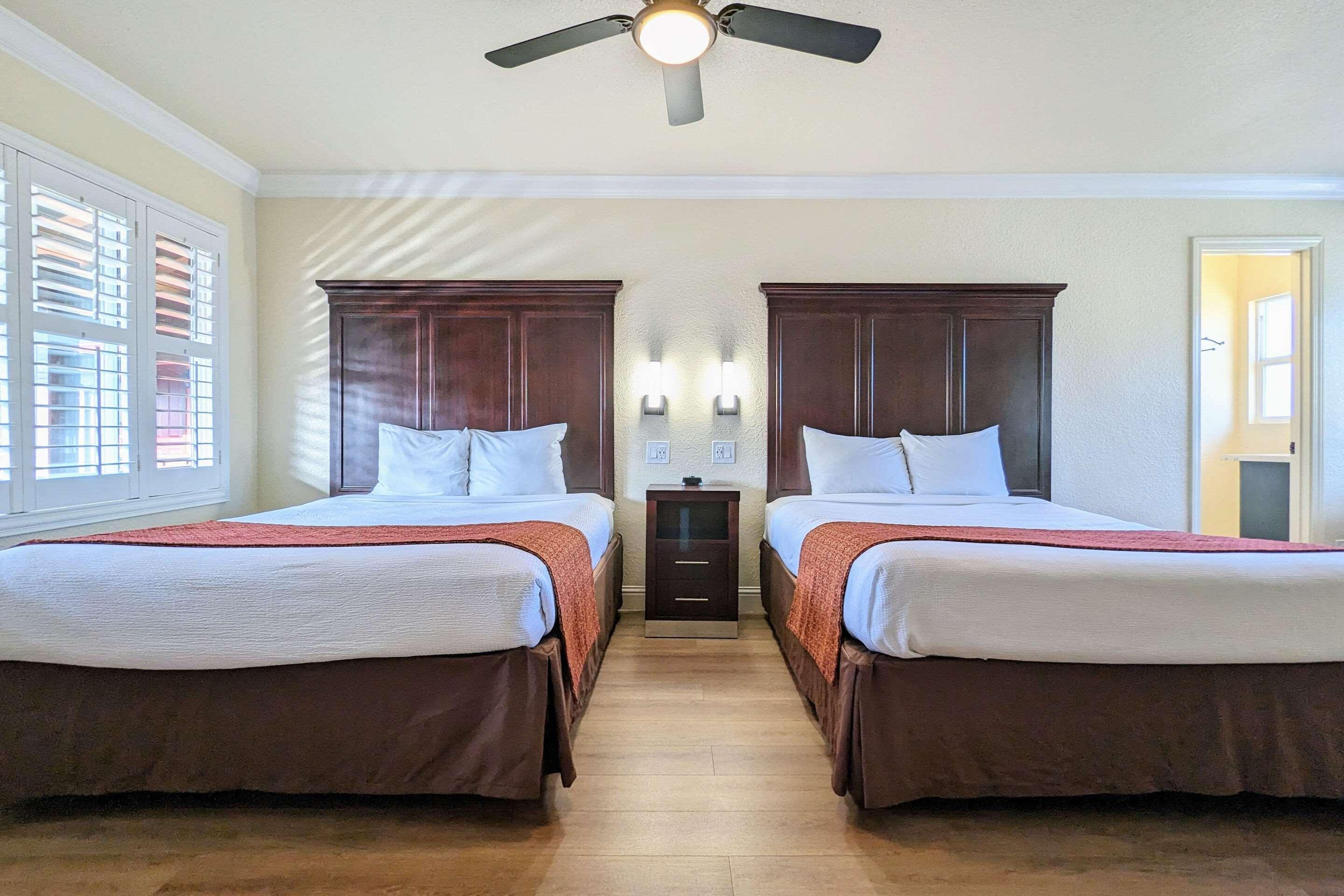 Double Two Queen Beds Non Smoking