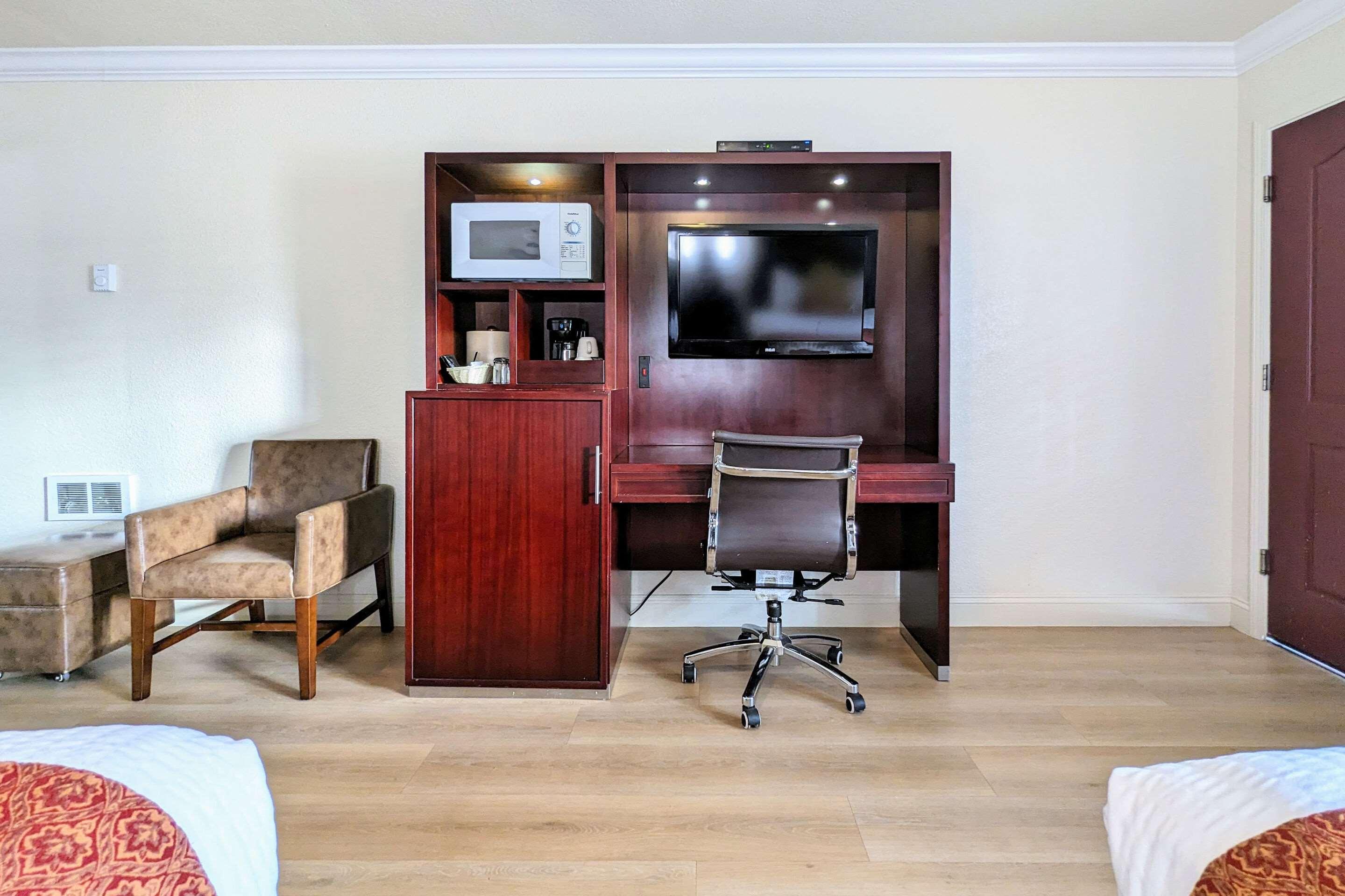 Double Two Queen Beds Non Smoking