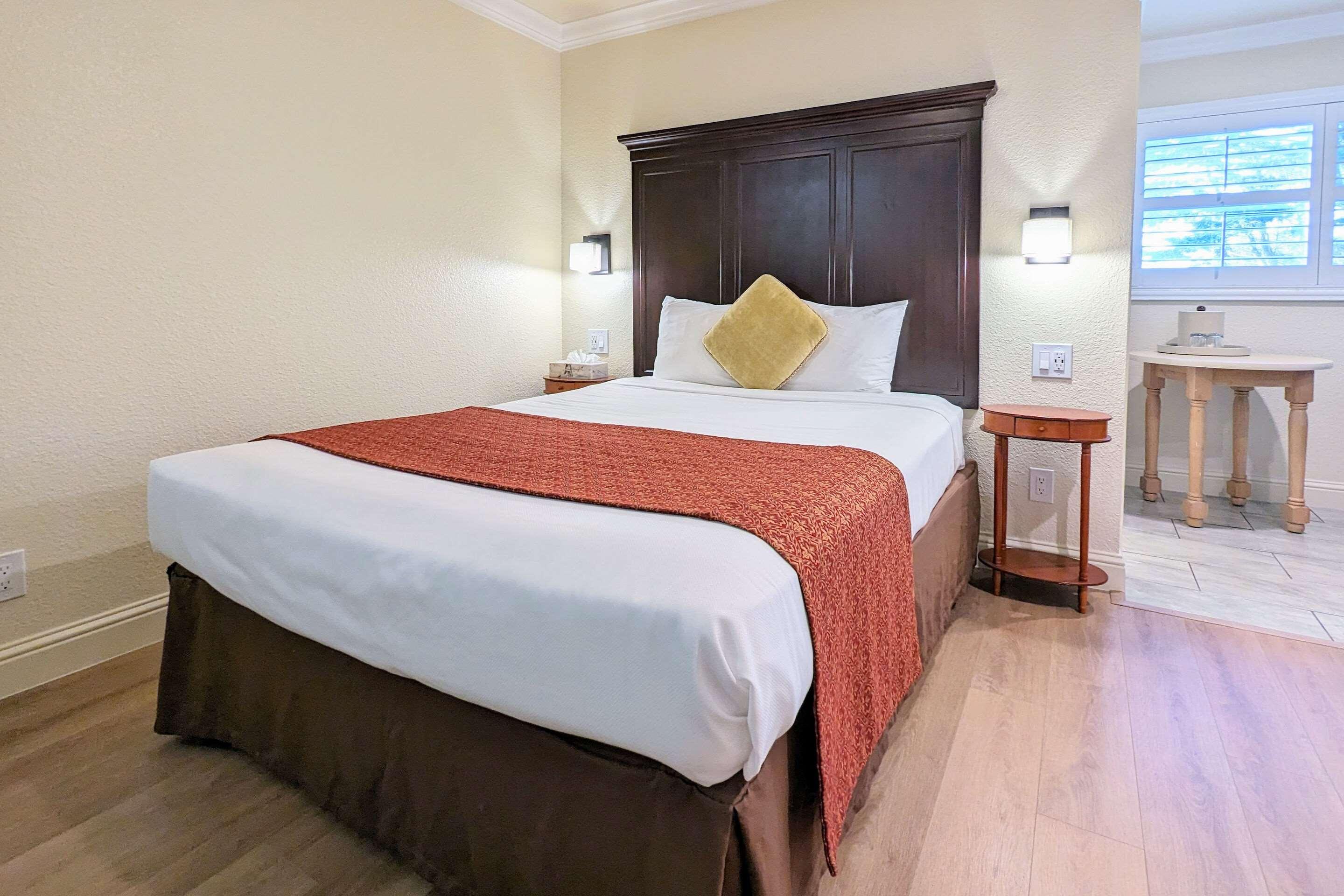 Double Queen Size Bed