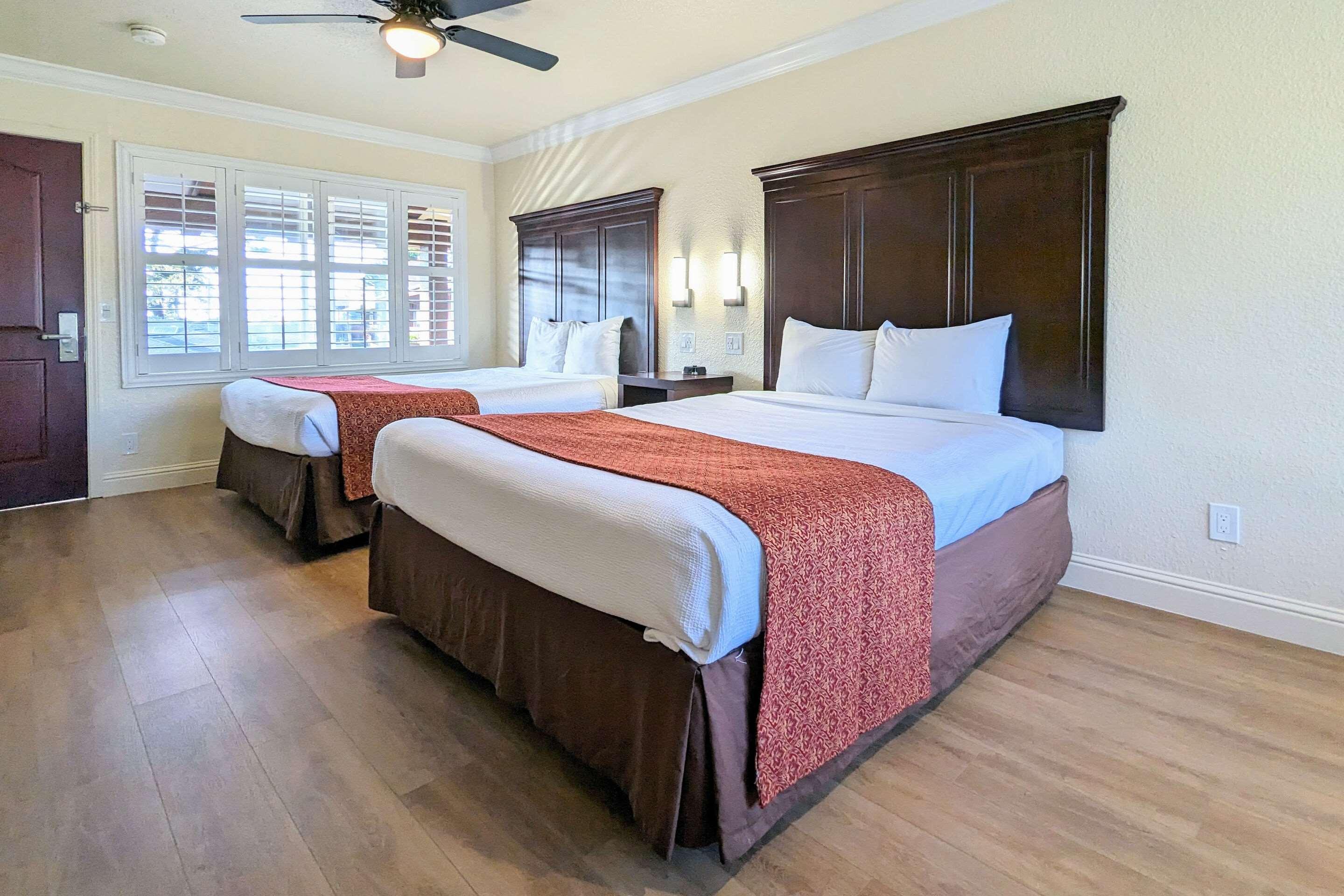 Double Two Queen Beds Non Smoking