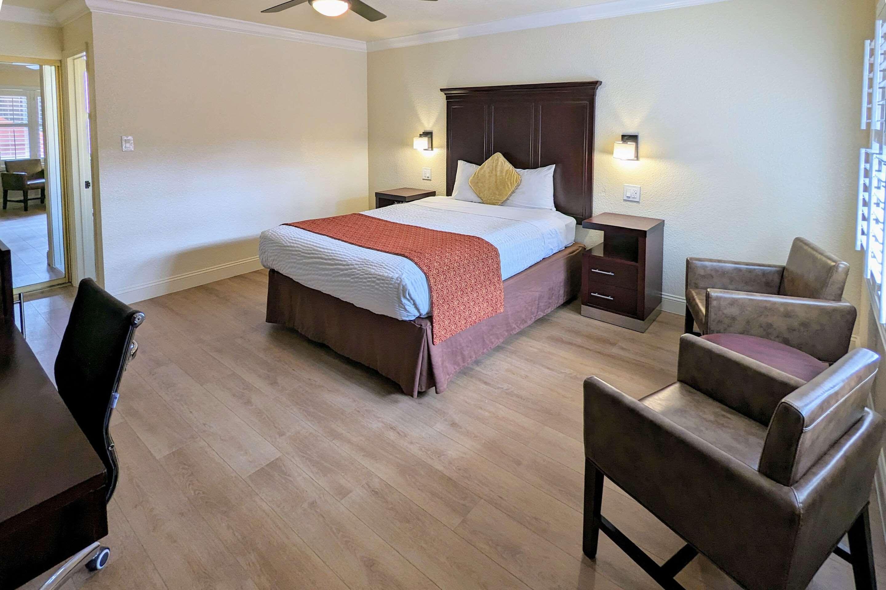 Double Queen Bed Non Smoking