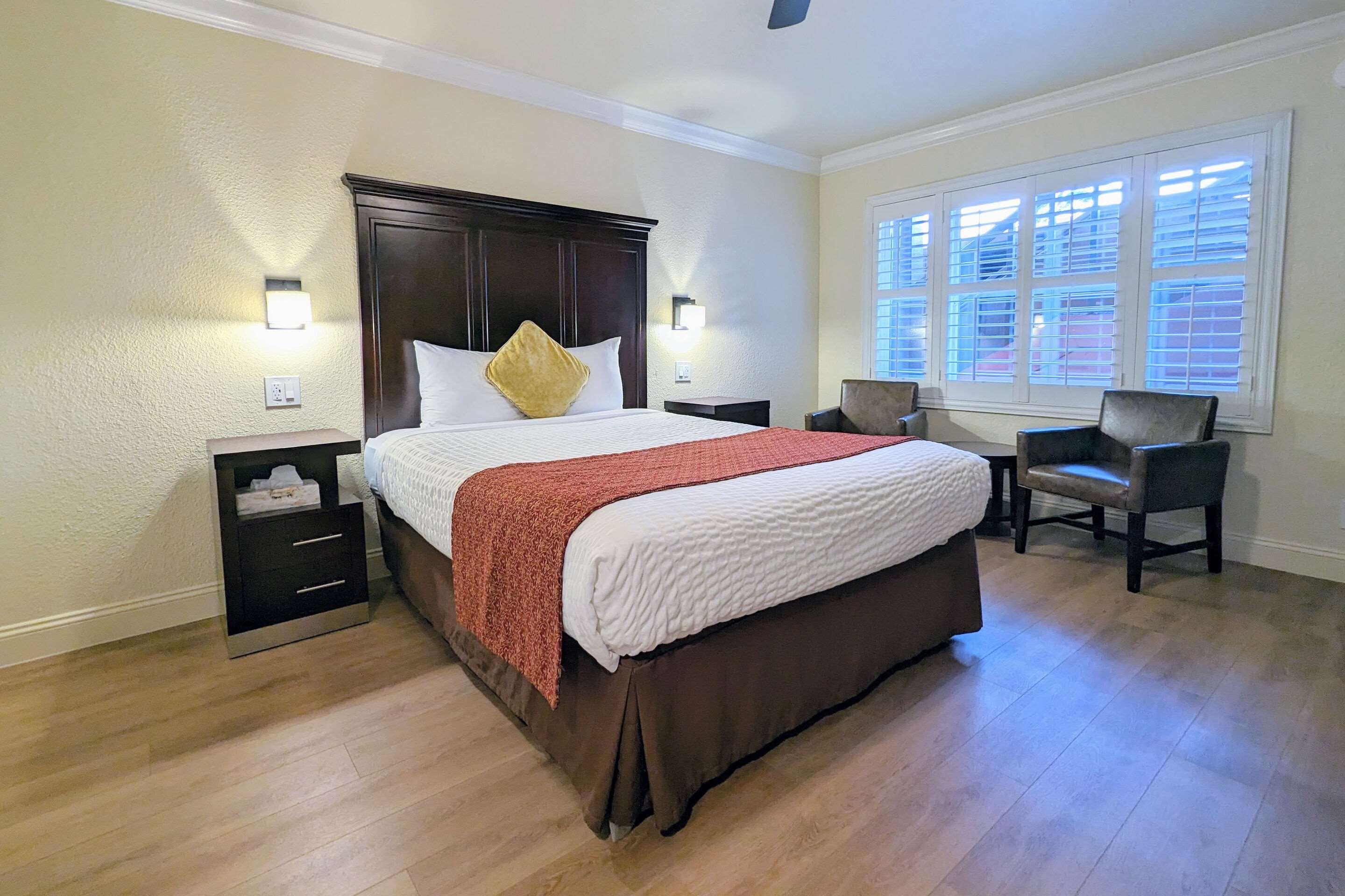 Double Queen Bed Non Smoking