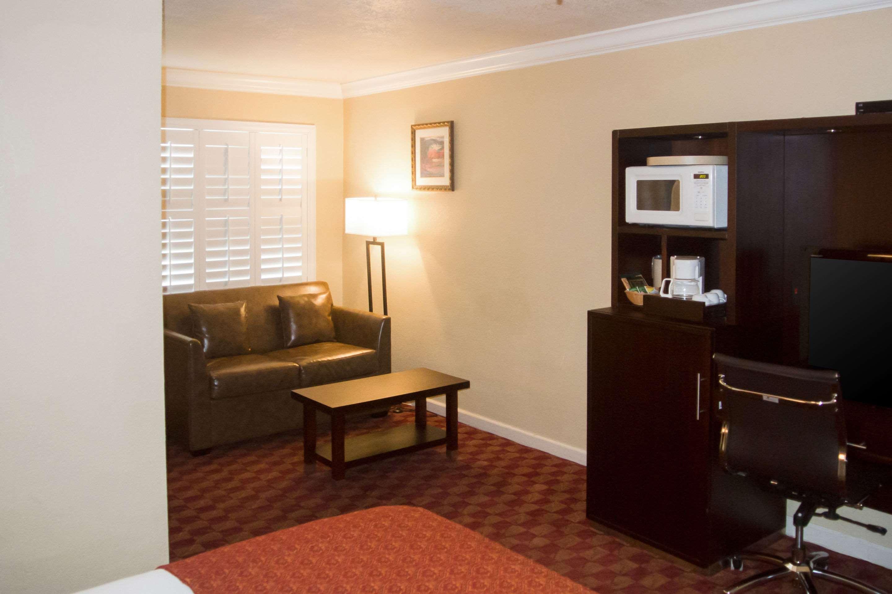 Suite Queen Size Bed