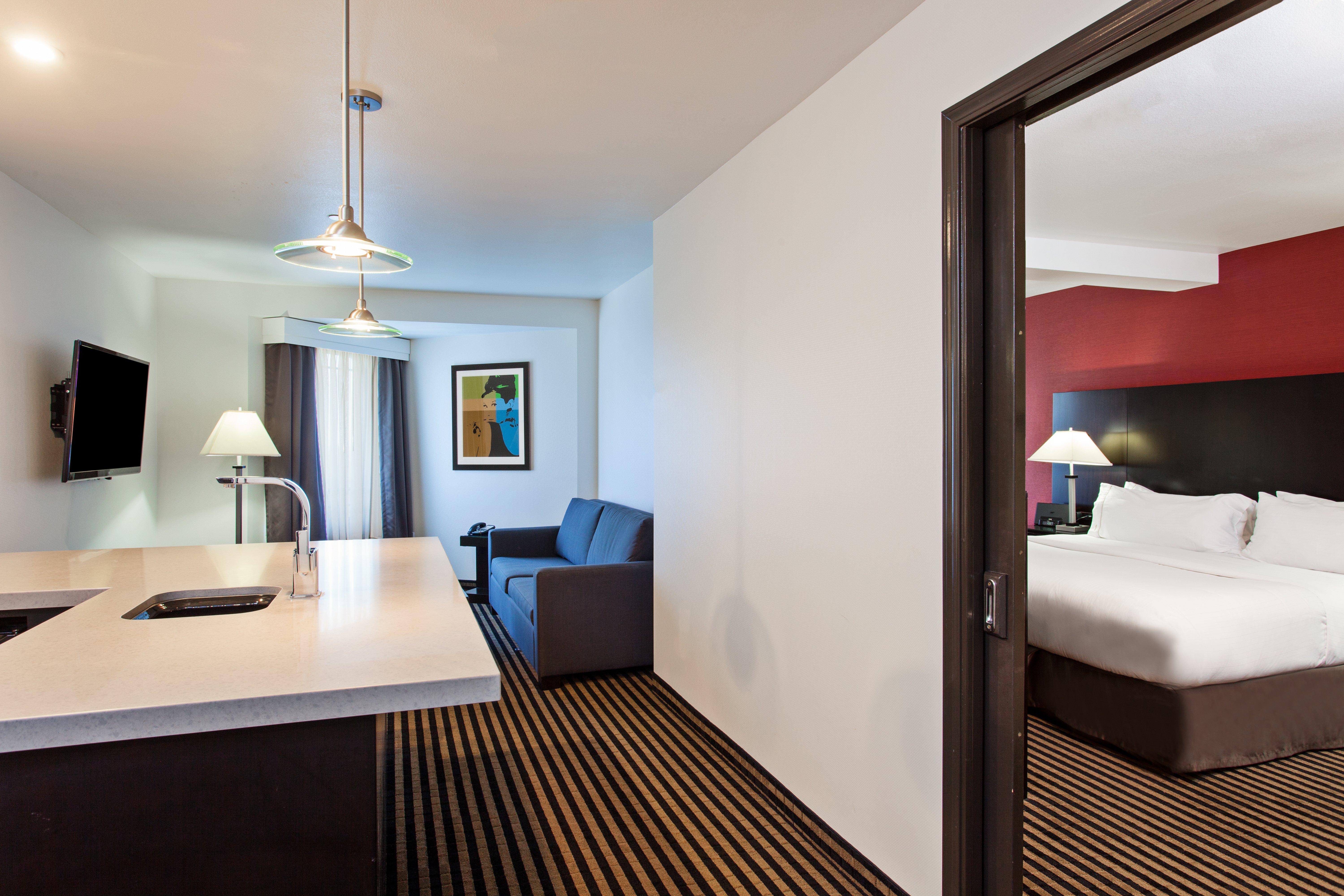 Suite City View King Bed