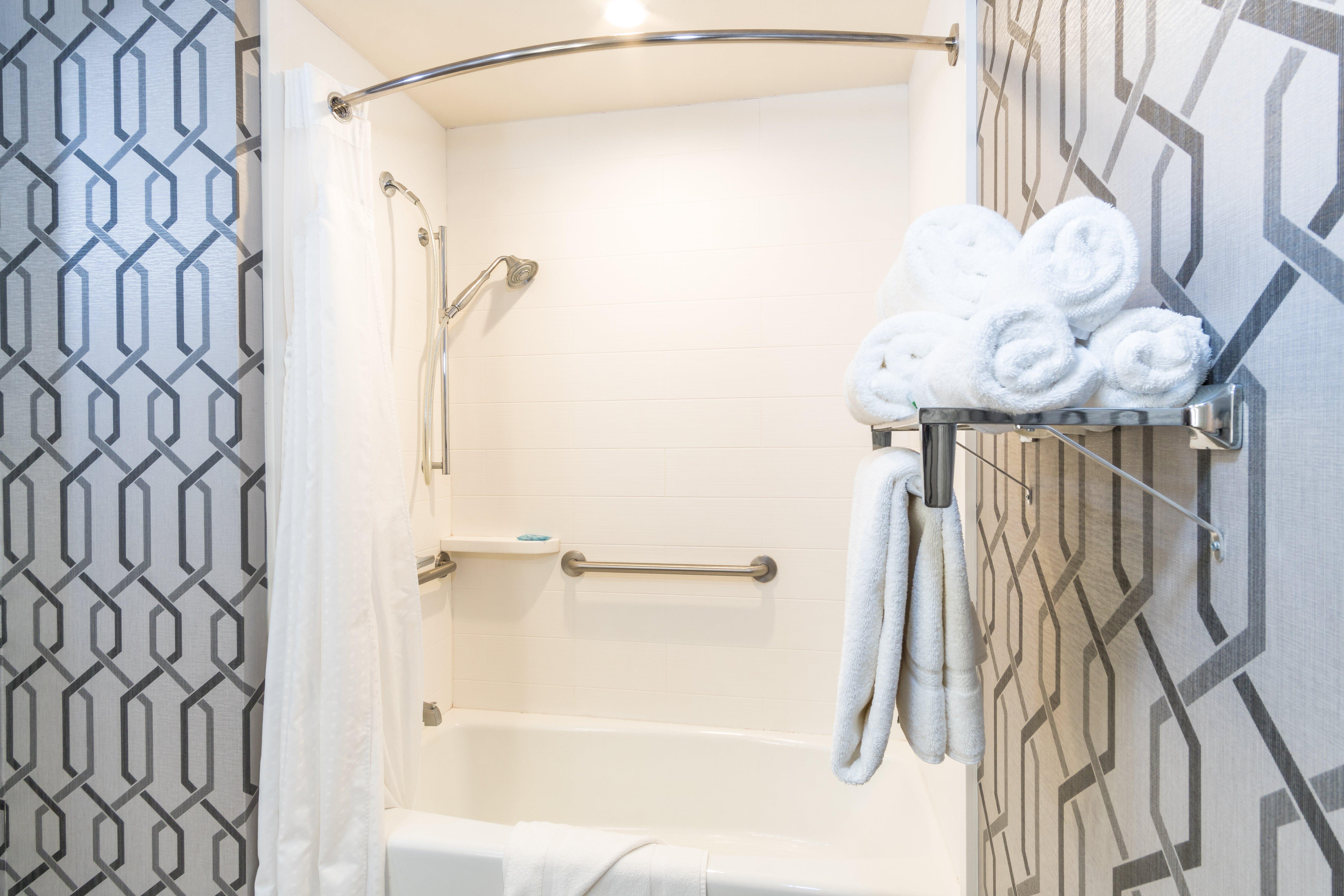 Suite Accessible King Size Bed