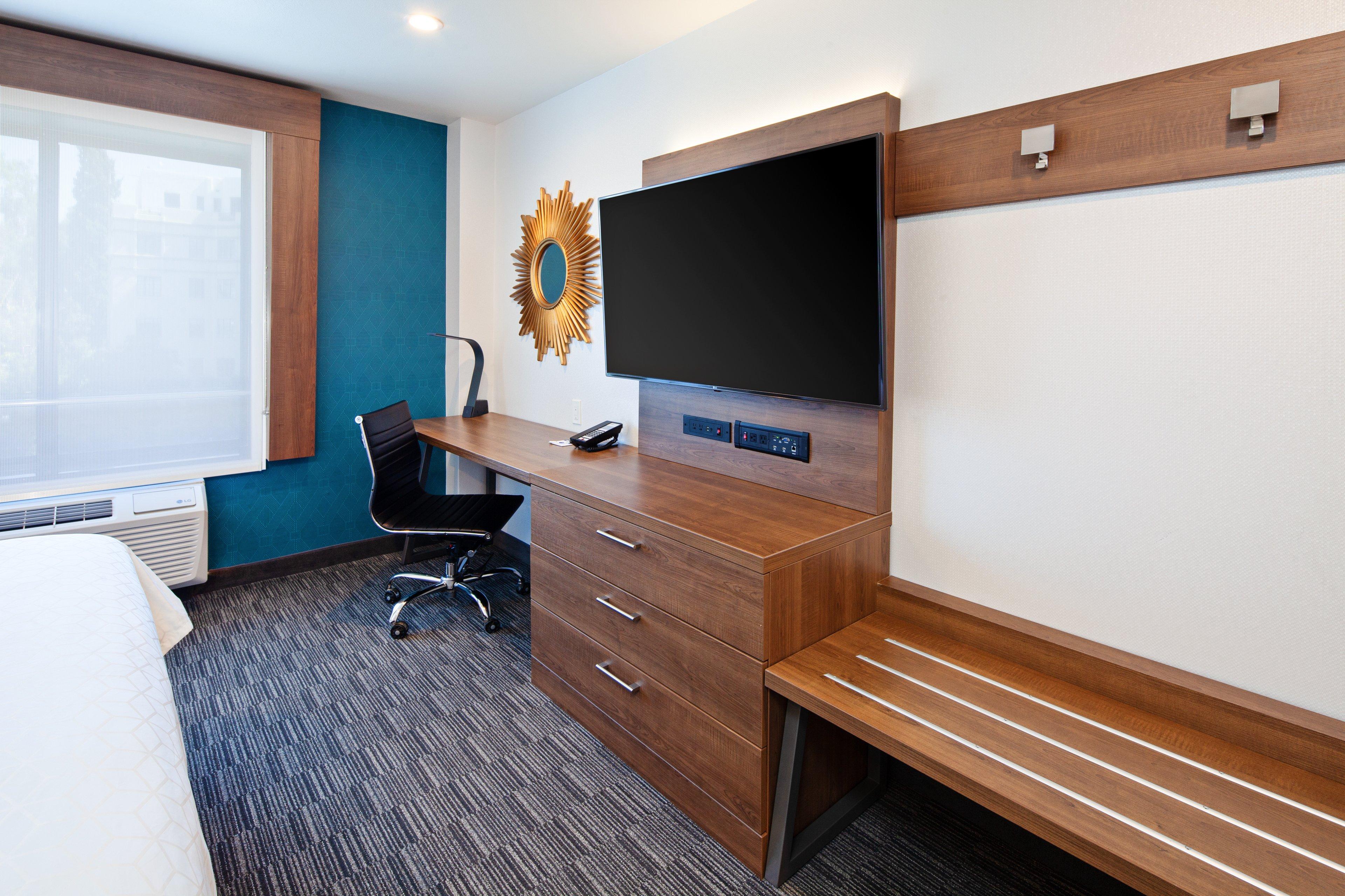 Suite Accessible King Size Bed