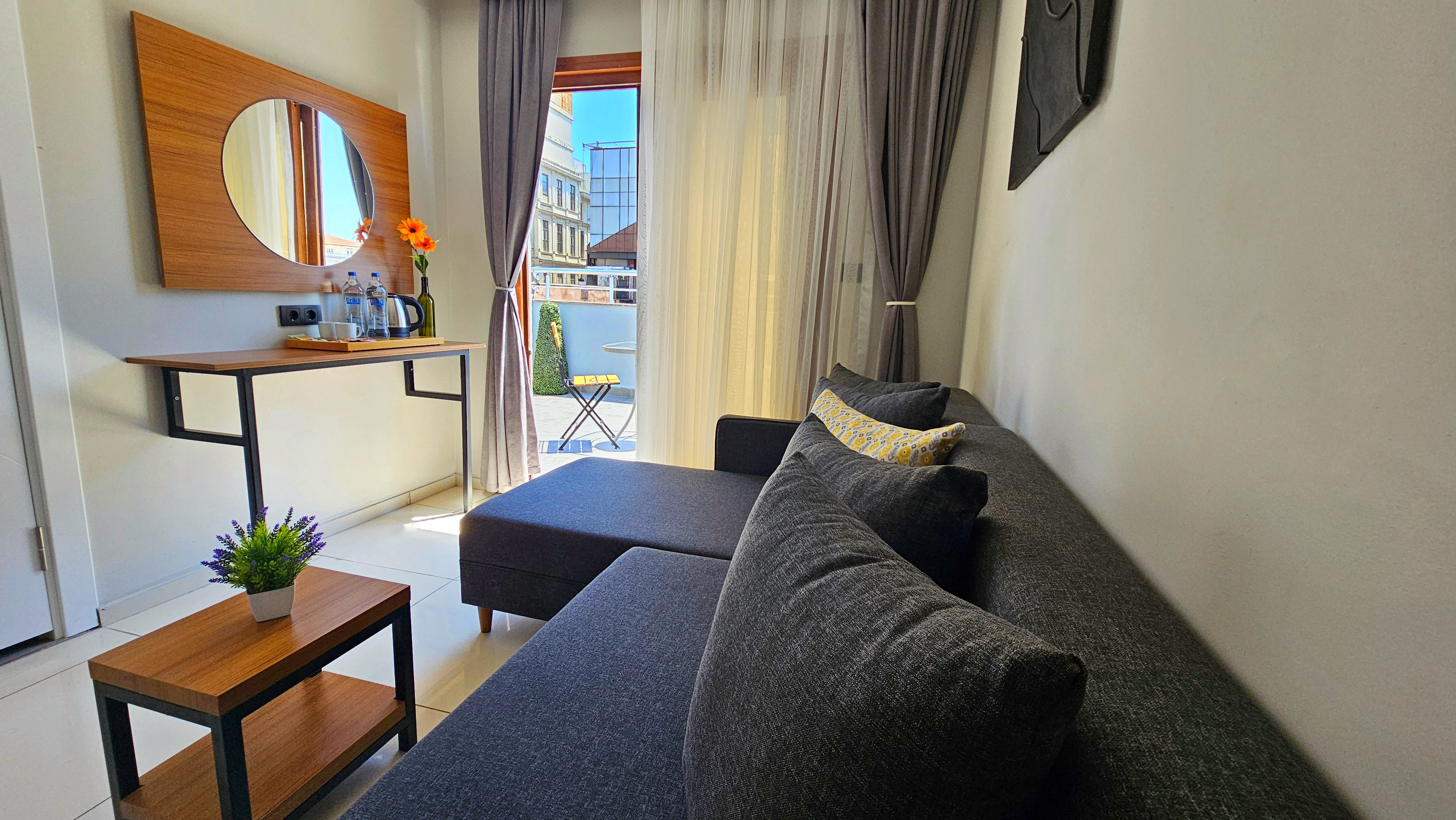 Family Room Capacity 6