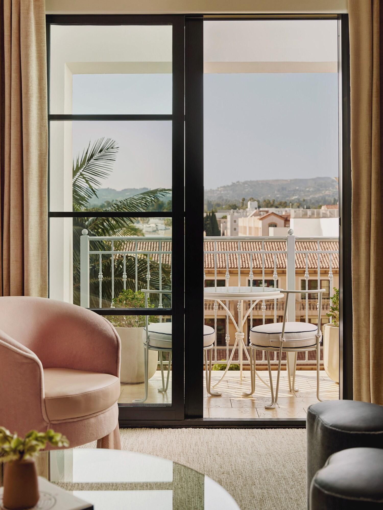 Studio King Size Bed