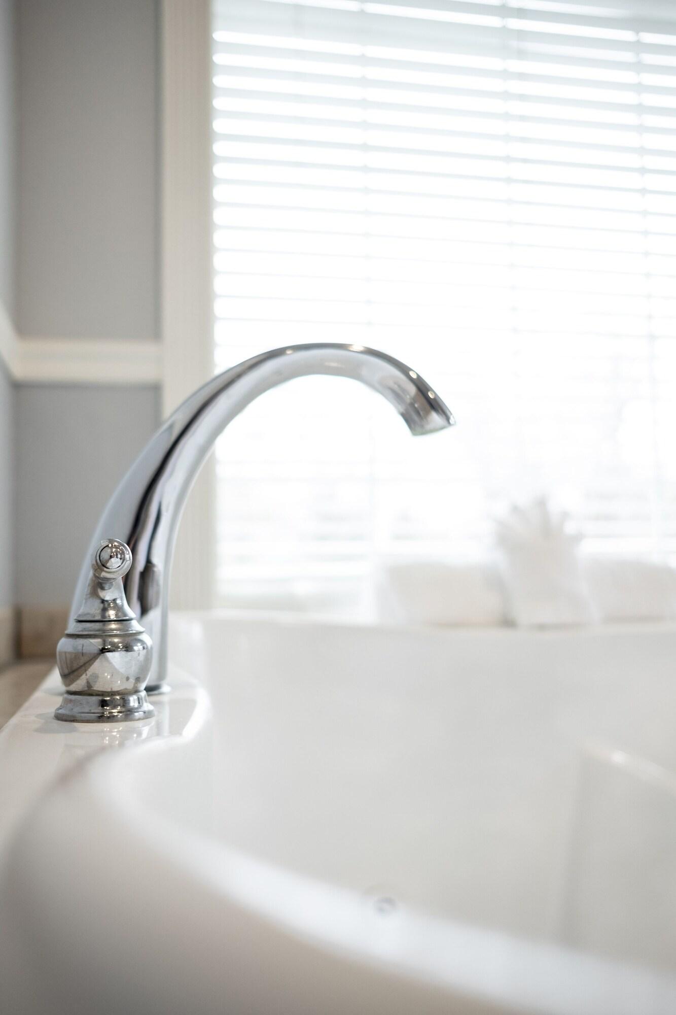 Junior Suite Queen Size Bed