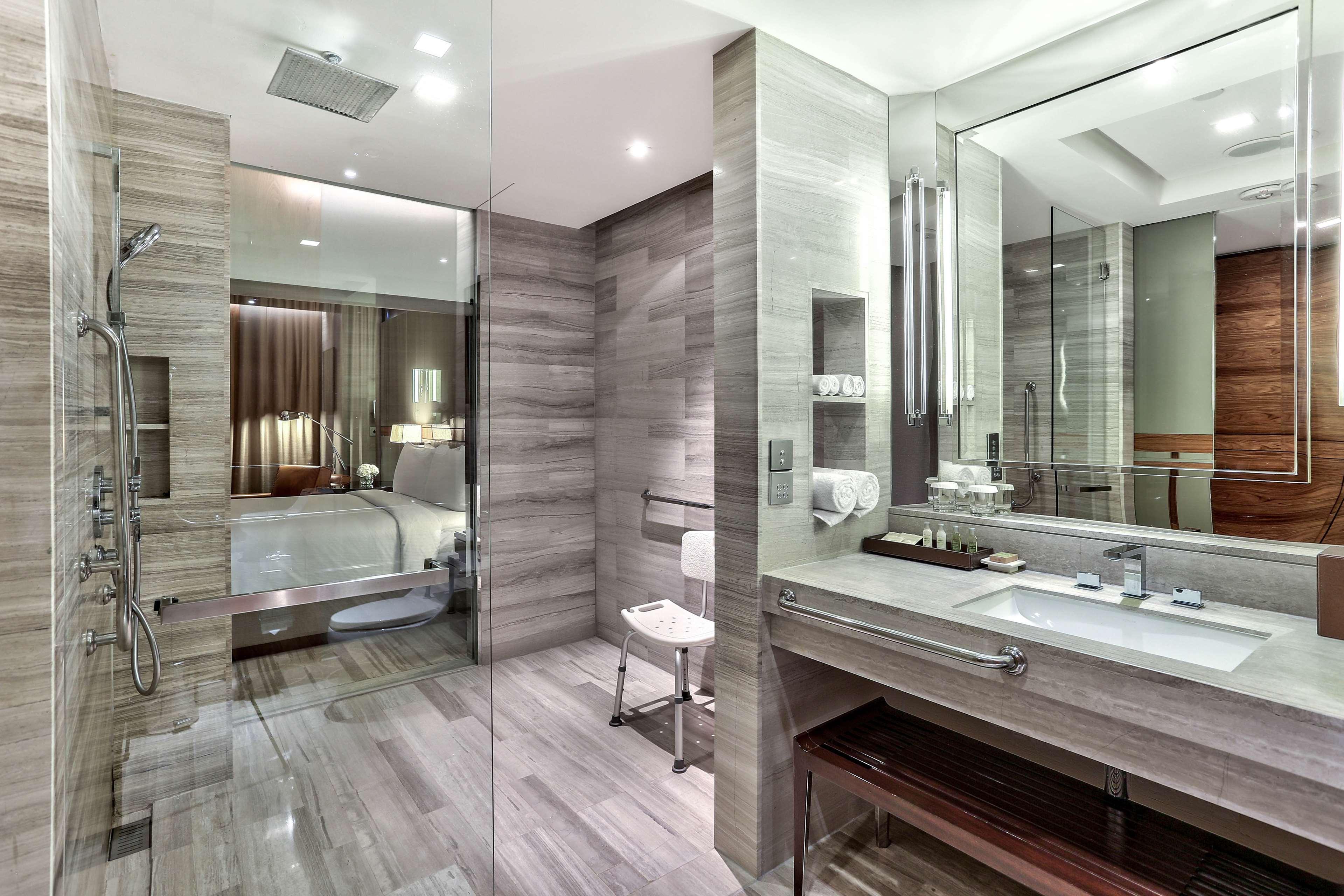 Double Deluxe King Bed