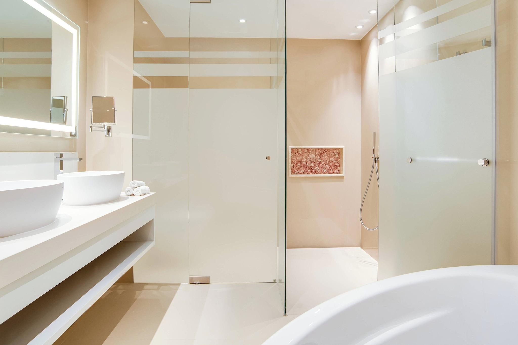 Suite Ocean View Queen Bed