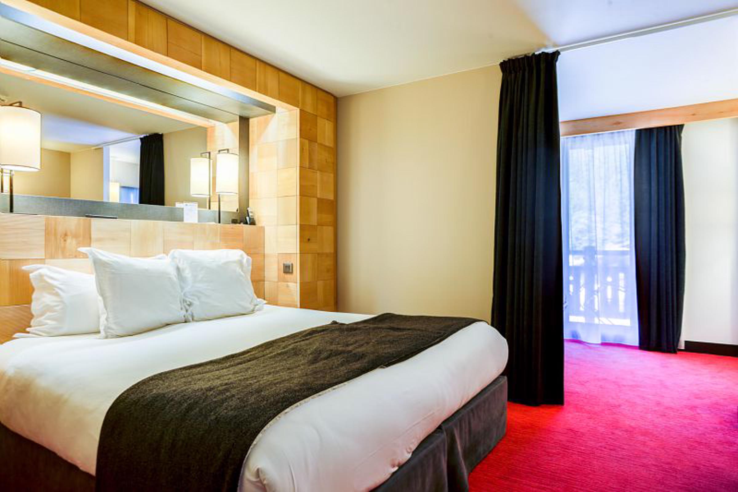 Double or Twin Deluxe Mountain View