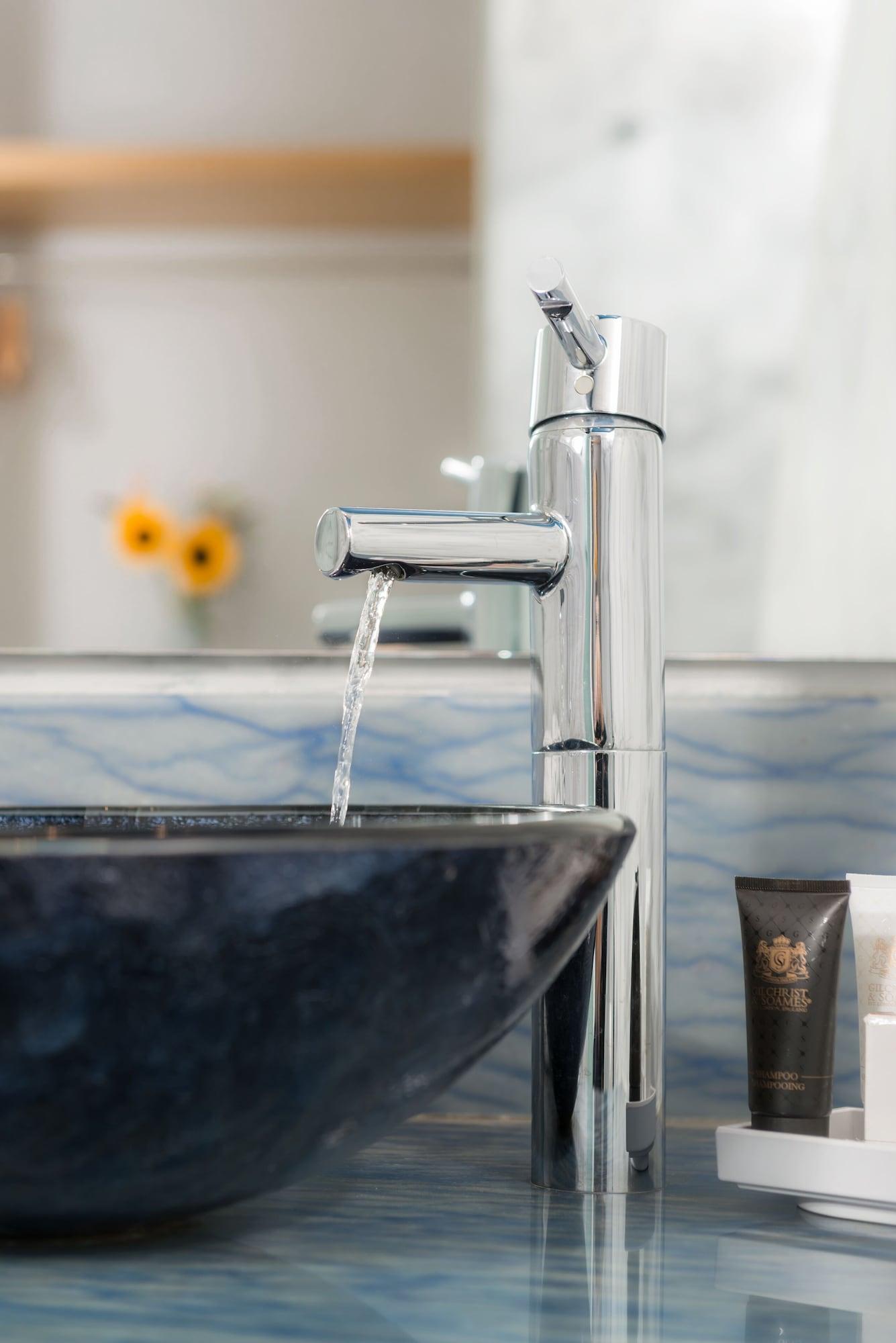 Suite Pool View King Bed