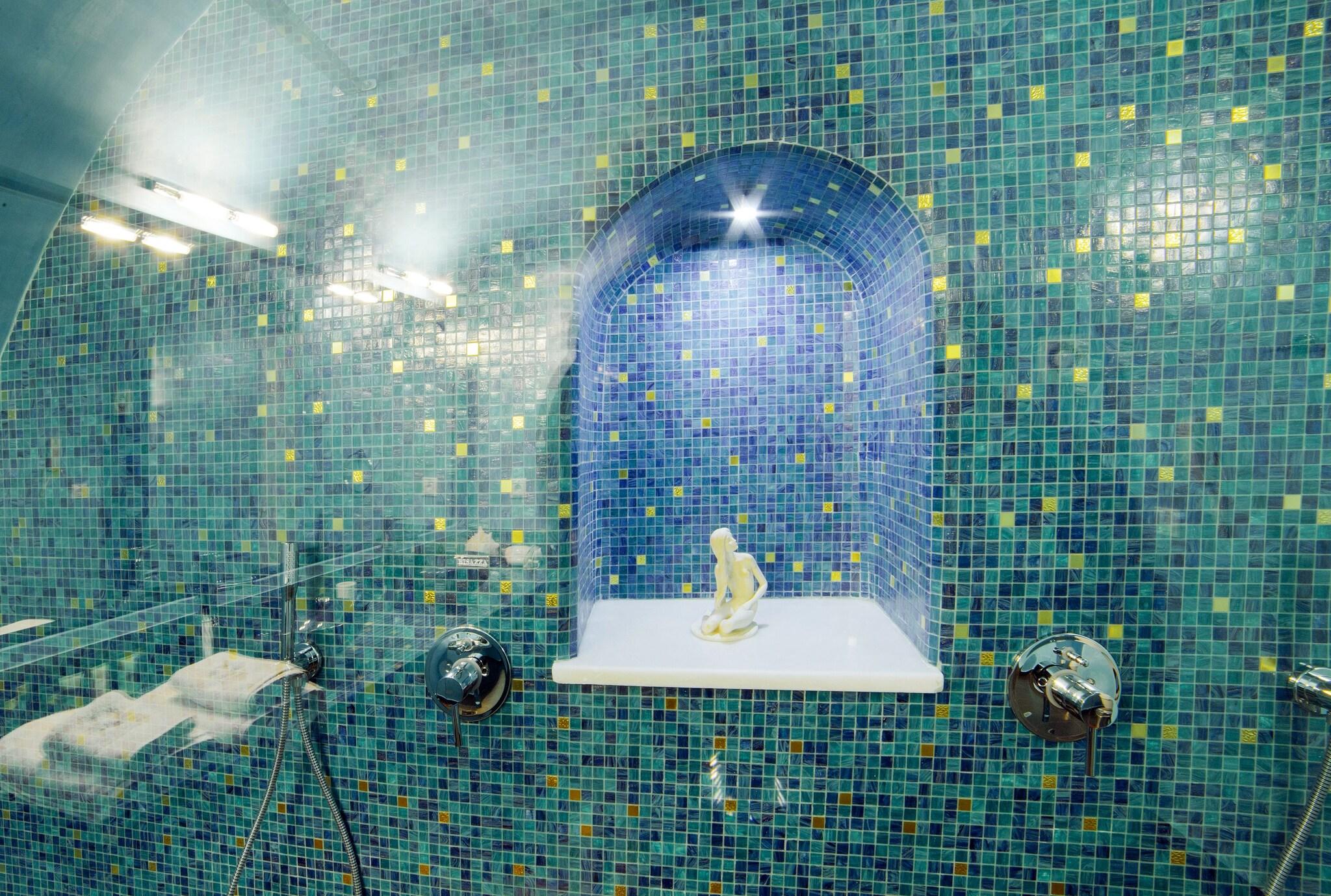 Suite Queen Size Bed