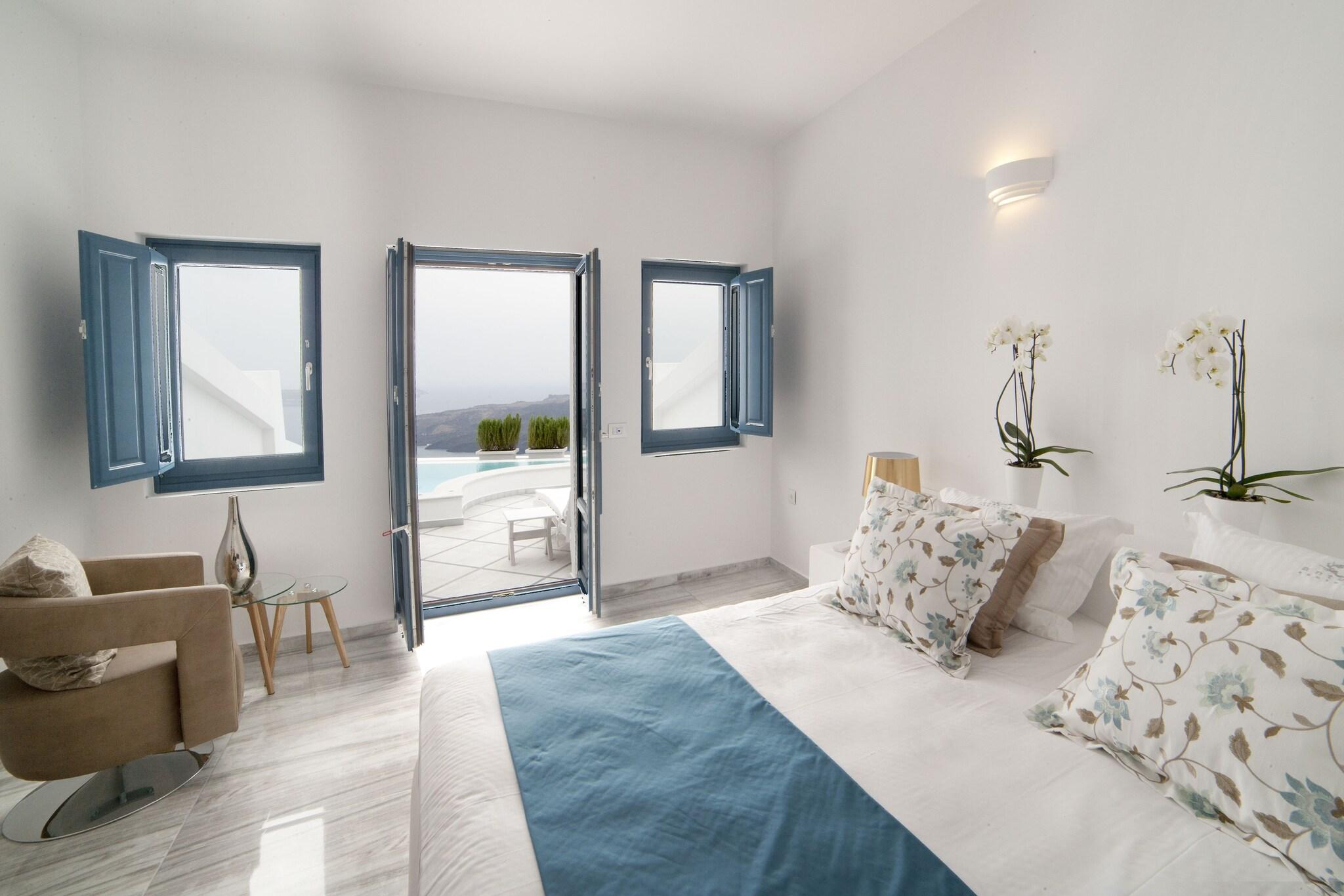 Suite Pool View King Bed