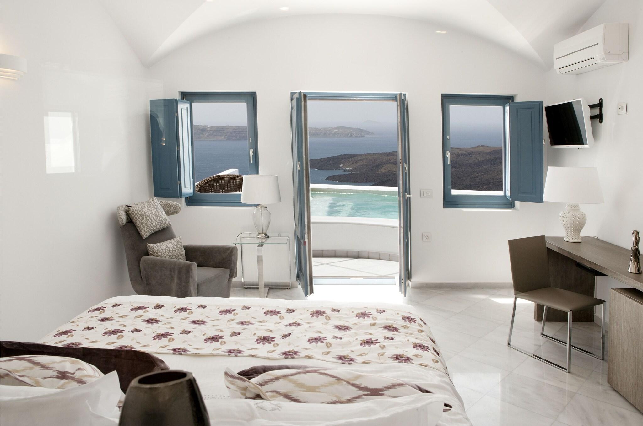 Suite Pool View King Bed