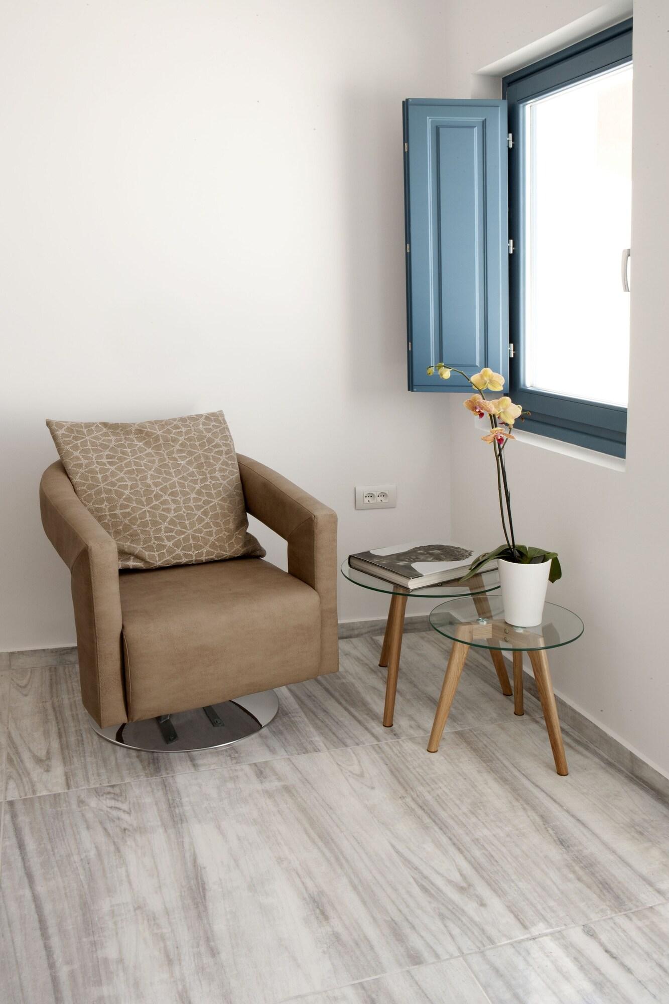 Suite Pool View King Bed