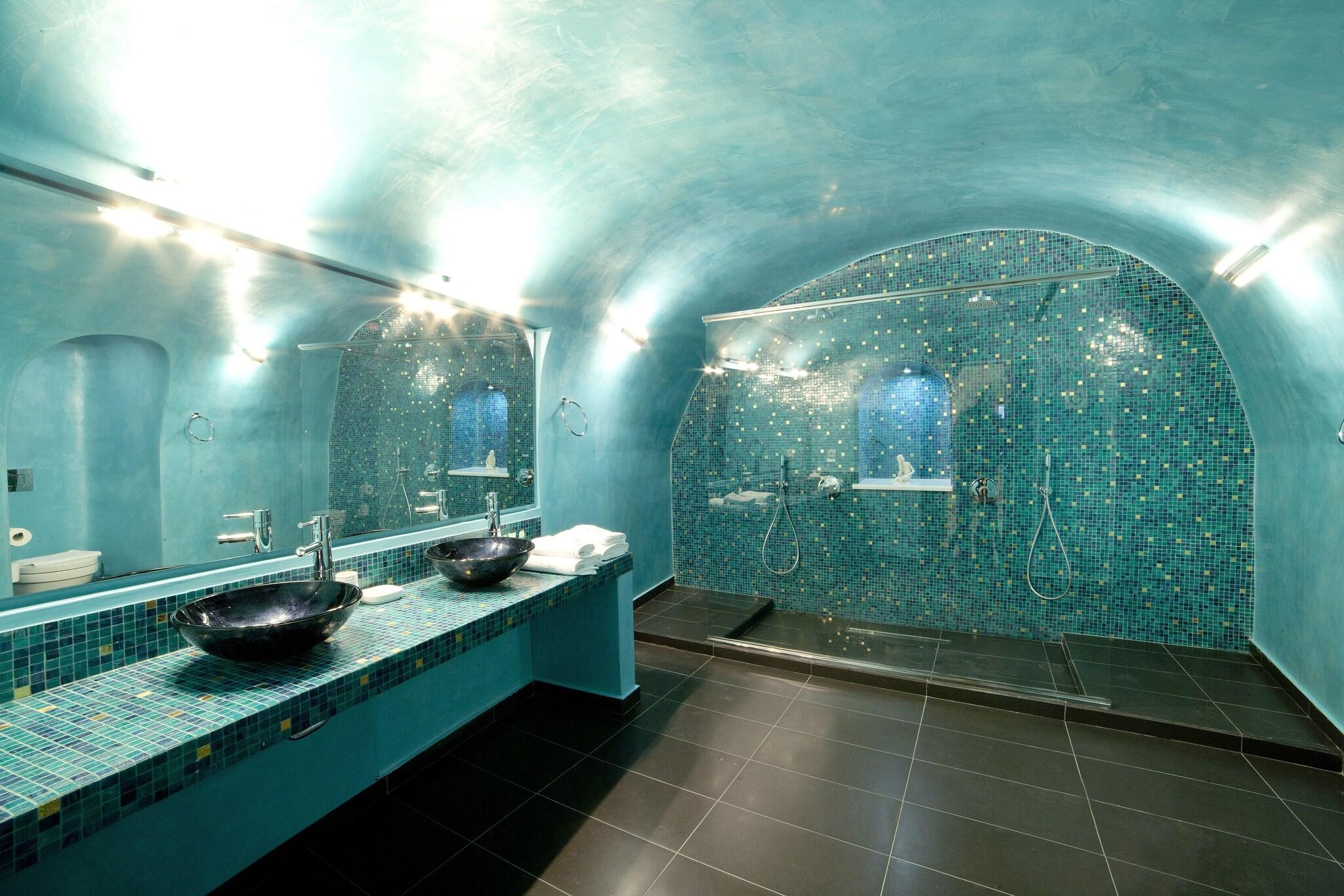 Suite Queen Size Bed