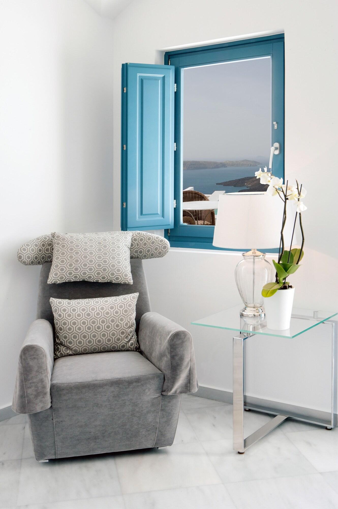 Suite Pool View King Bed