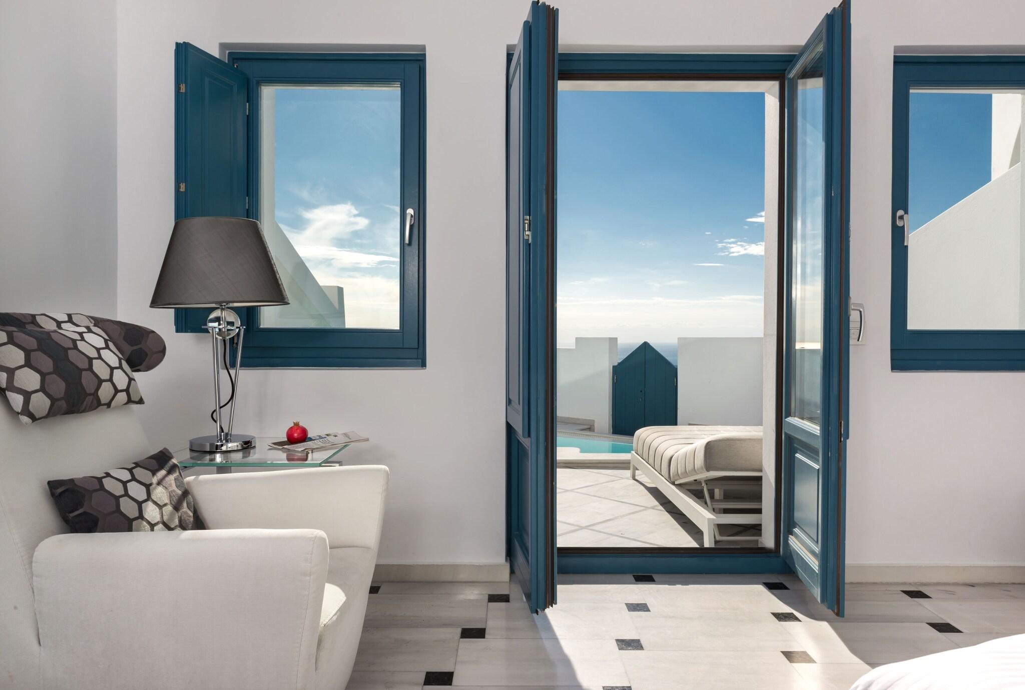 Suite Pool View King Bed